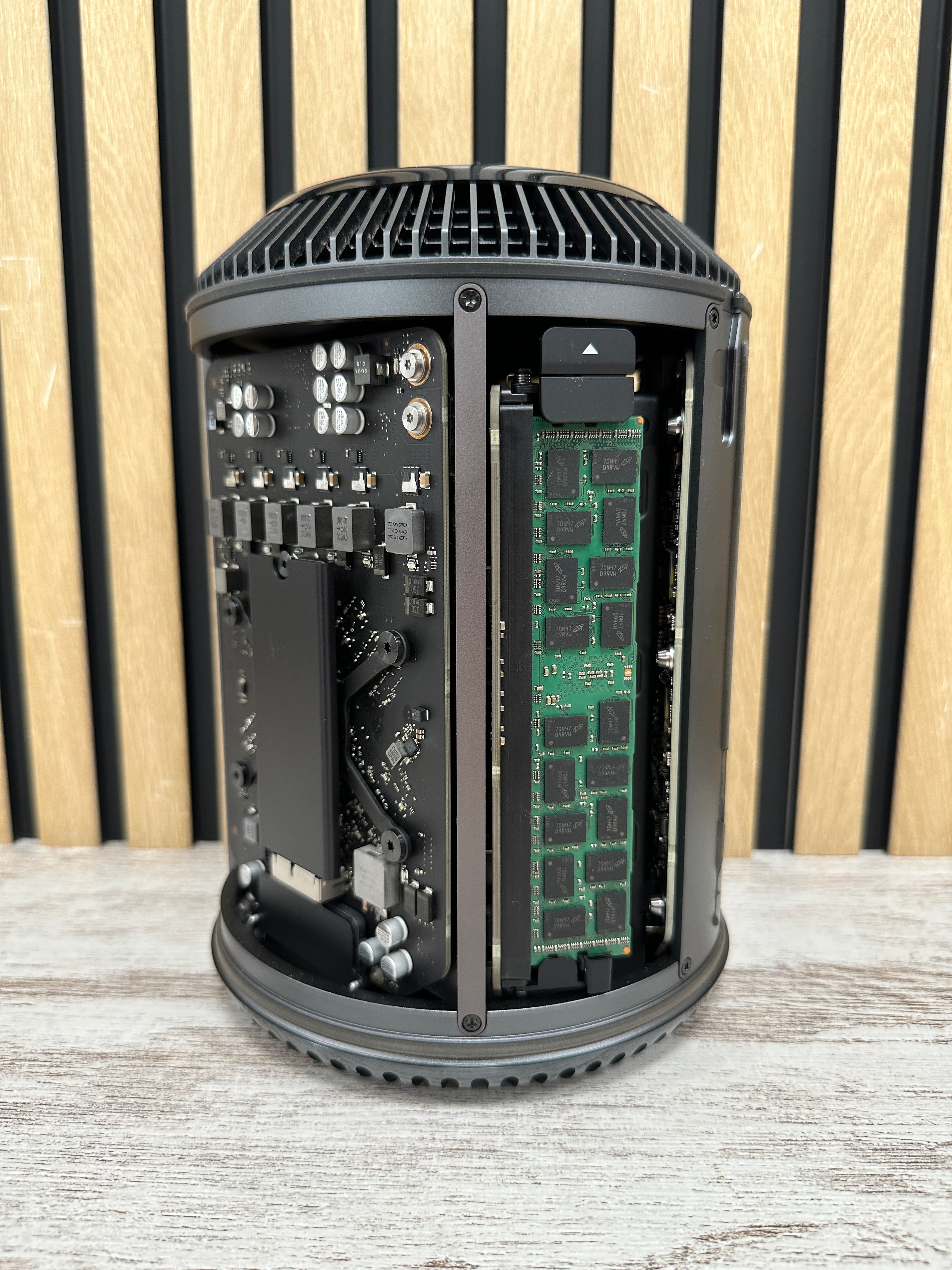 Mac Pro 2013 D300 XEON E5 64gb 1tb SSD