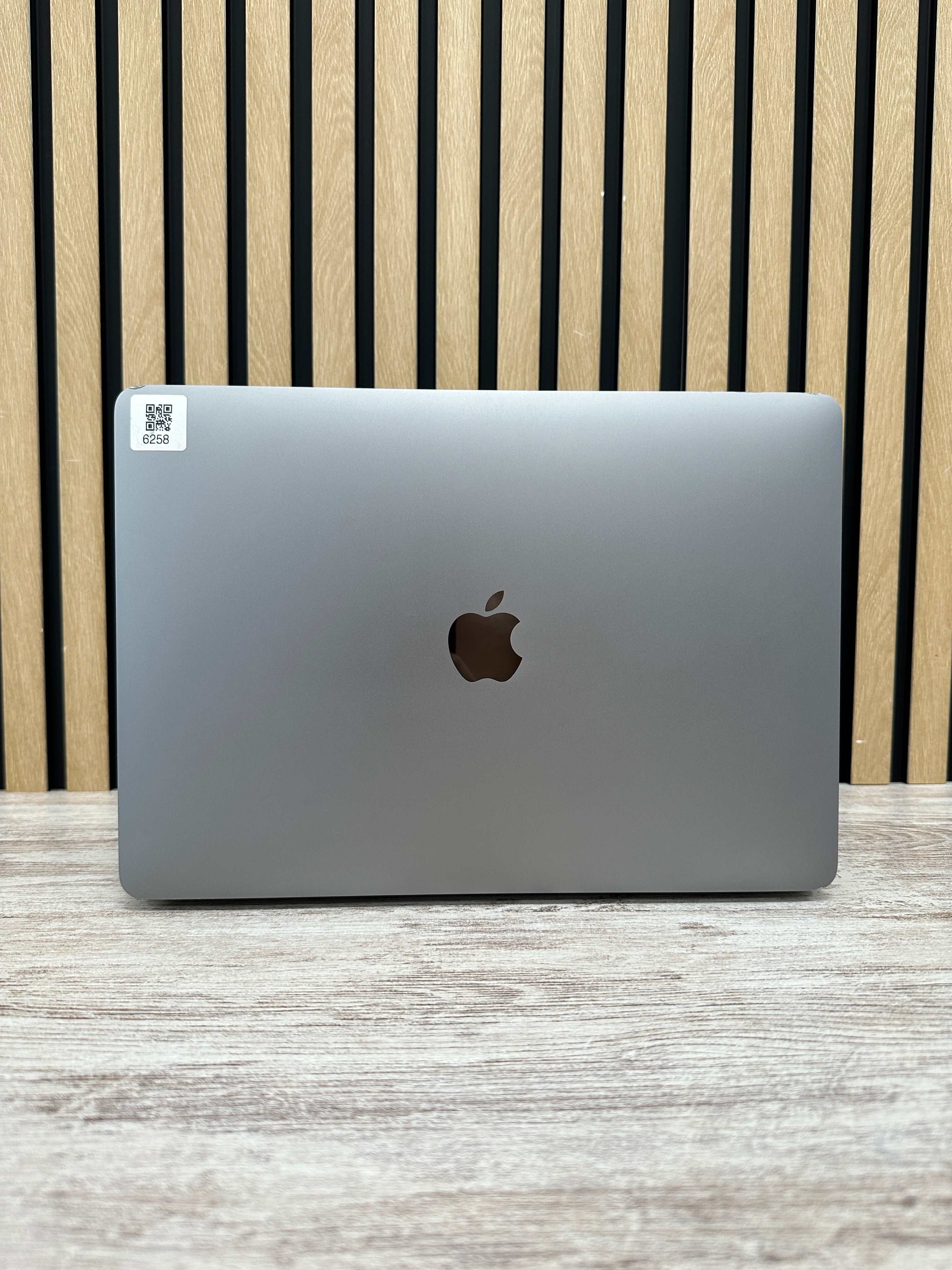 MacBook Pro 13" 2022 M2 8gb 256gb SSD