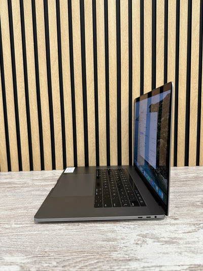 MacBook Pro 15" 2018 i7 16gb 512gb SSD