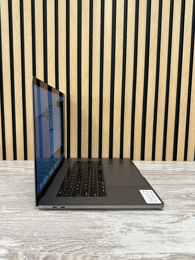 MacBook Pro 15" 2018 i7 16gb 512gb SSD