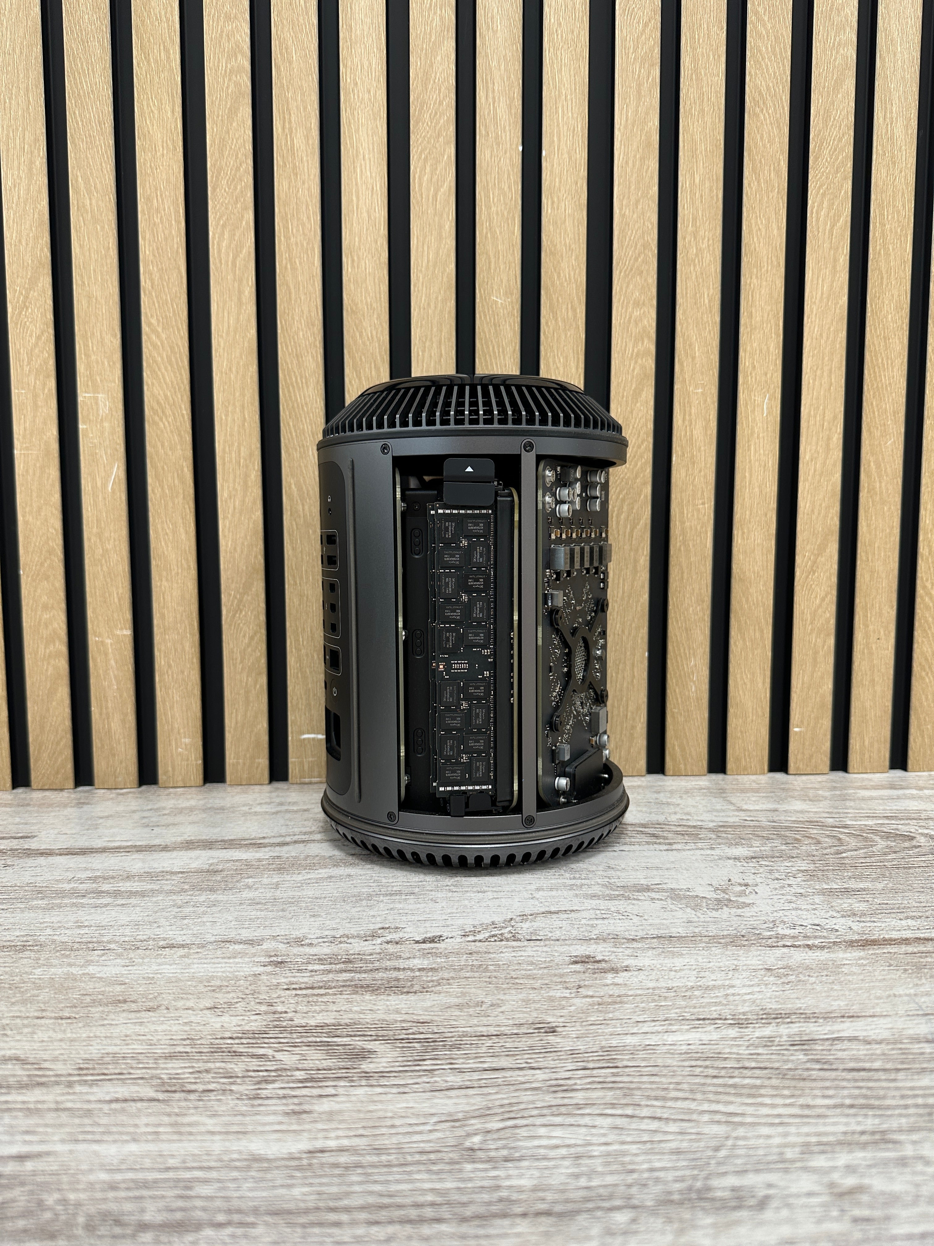 Mac Pro 2013 D700 XEON E5 64gb 1tb SSD
