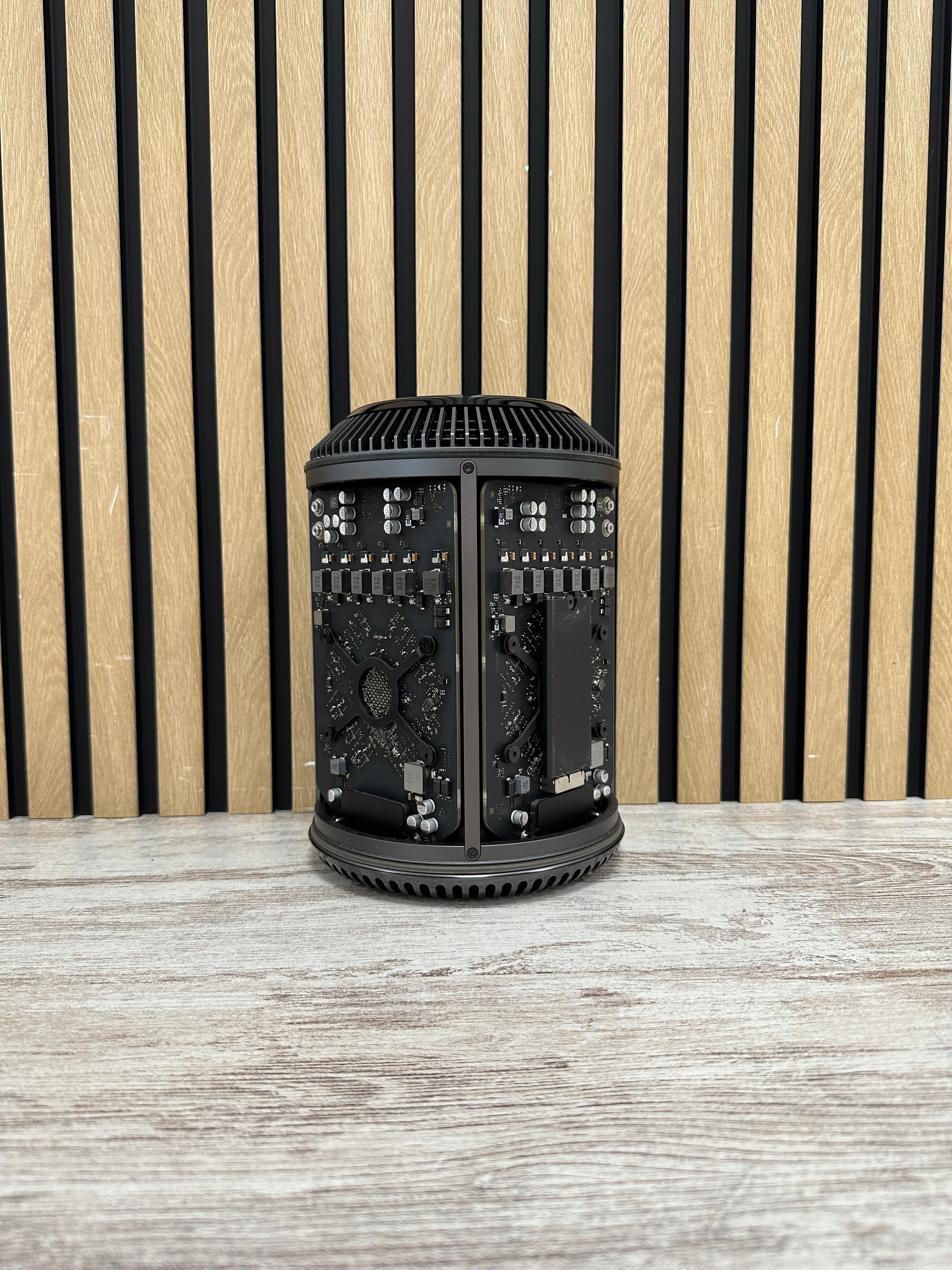 Mac Pro 2013 D700 XEON E5 64gb 1tb SSD