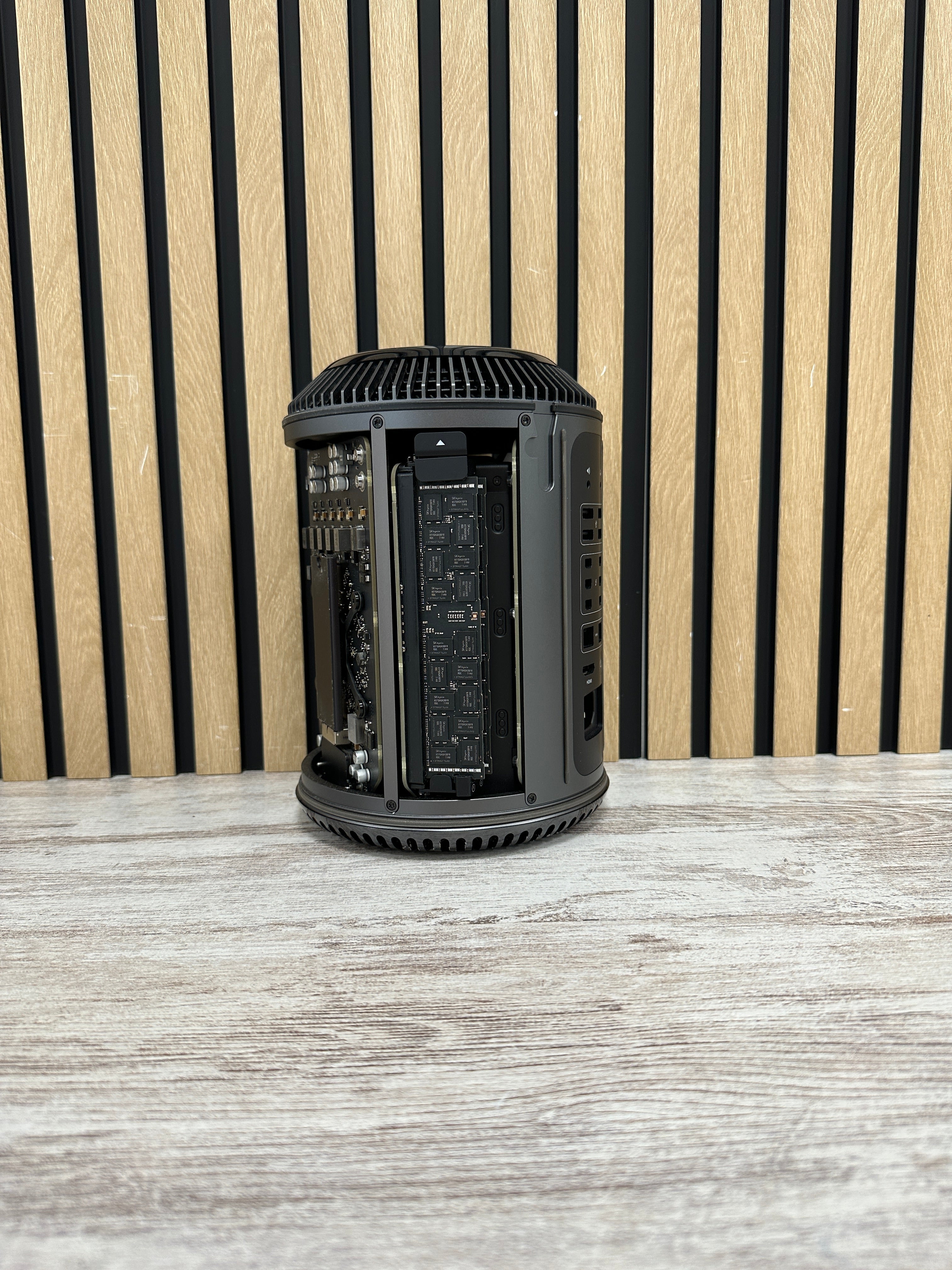 Mac Pro 2013 D700 XEON E5 64gb 1tb SSD