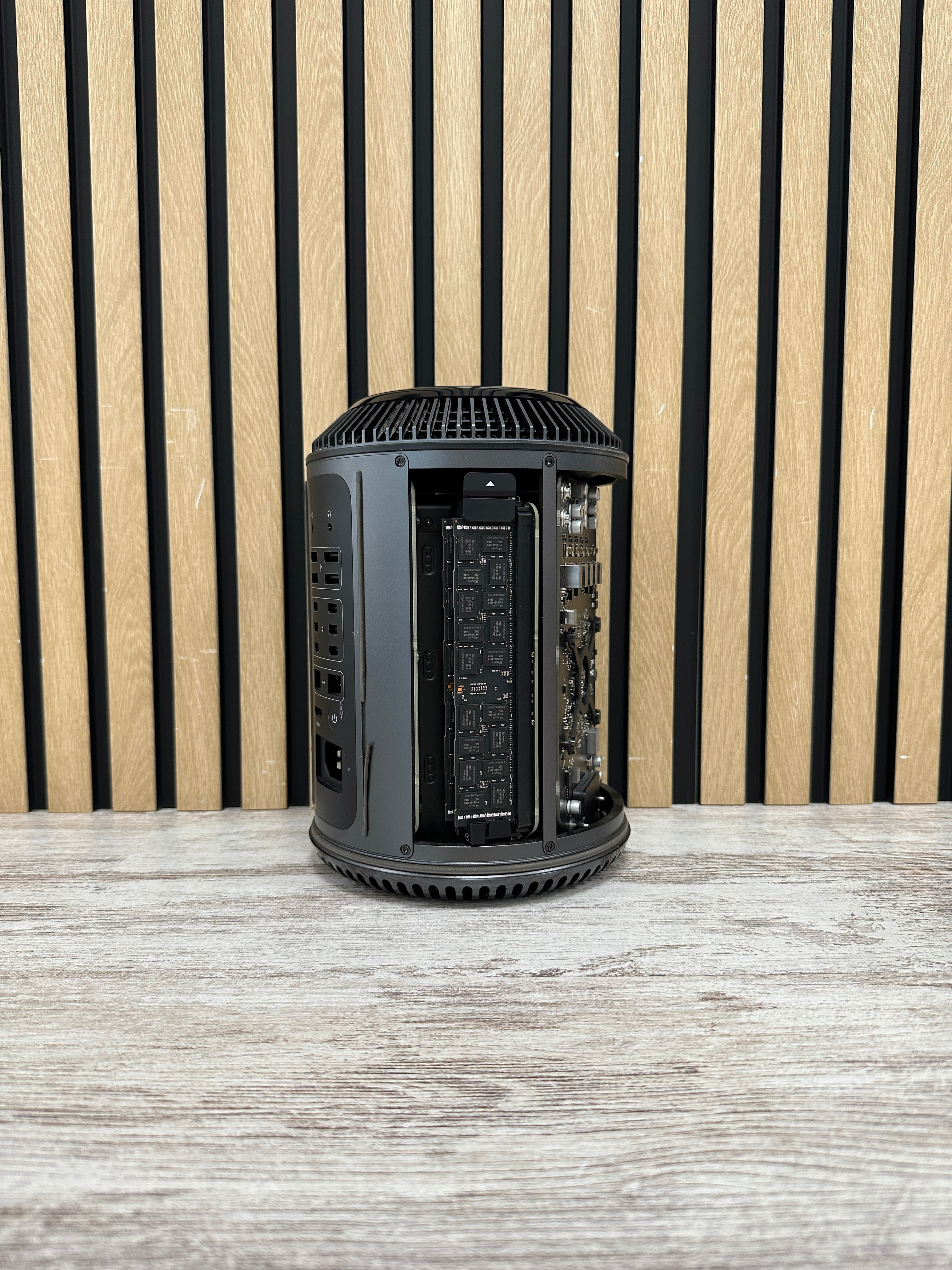 Mac Pro 2013 D300 XEON E5 64gb 1tb SSD