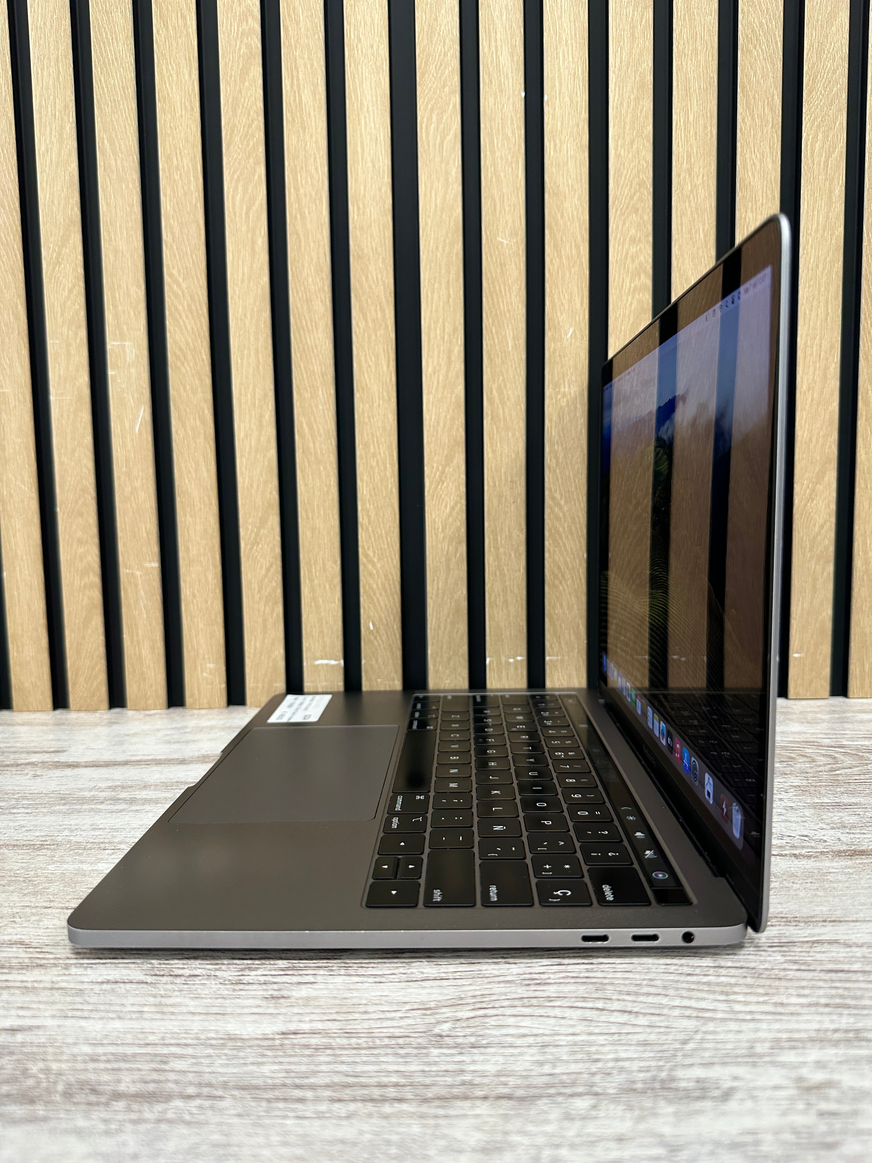 MacBook Pro 13" 2018 i7 16gb 1tb SSD