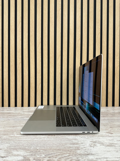 MacBook Pro 15" 2017 i7 16gb 1tb SSD