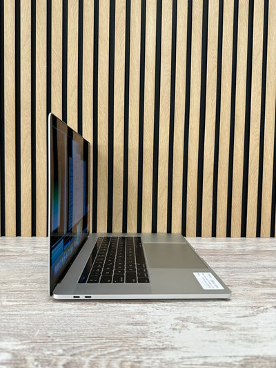 MacBook Pro 15" 2017 i7 16gb 1tb SSD