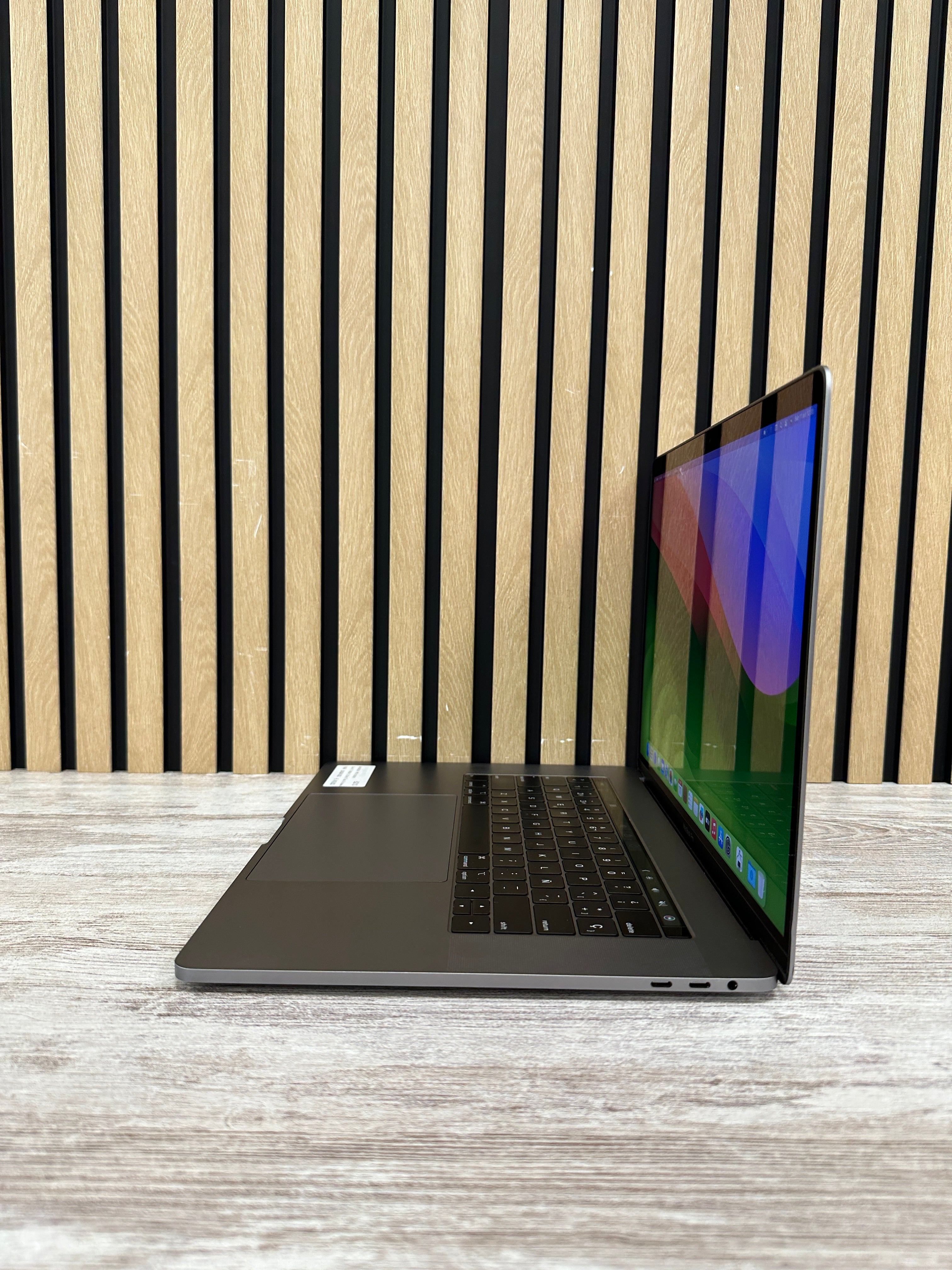 MacBook Pro 15" 2018 i7 16gb 500gb SSD