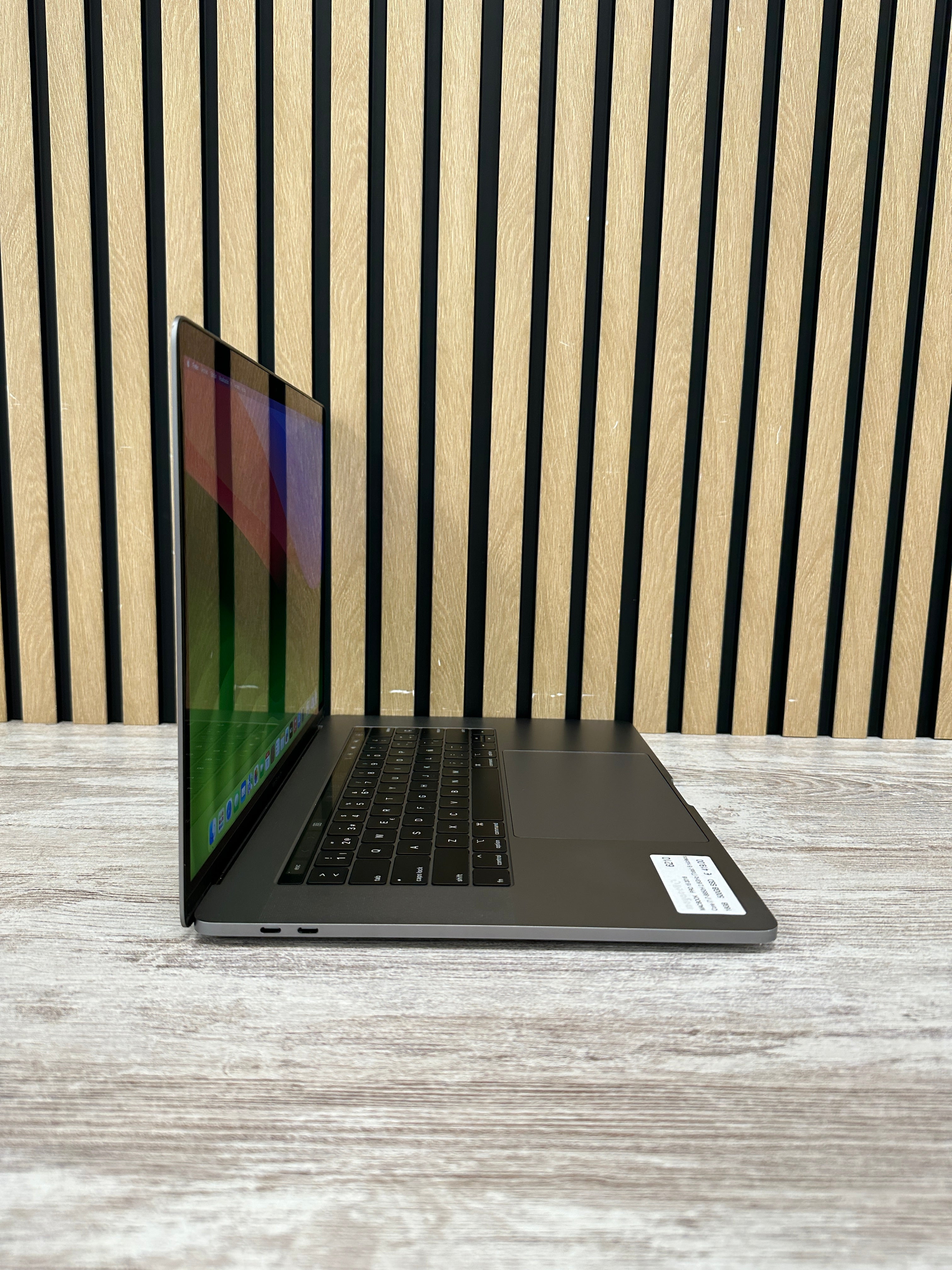 MacBook Pro 15" 2018 i7 16gb 500gb SSD