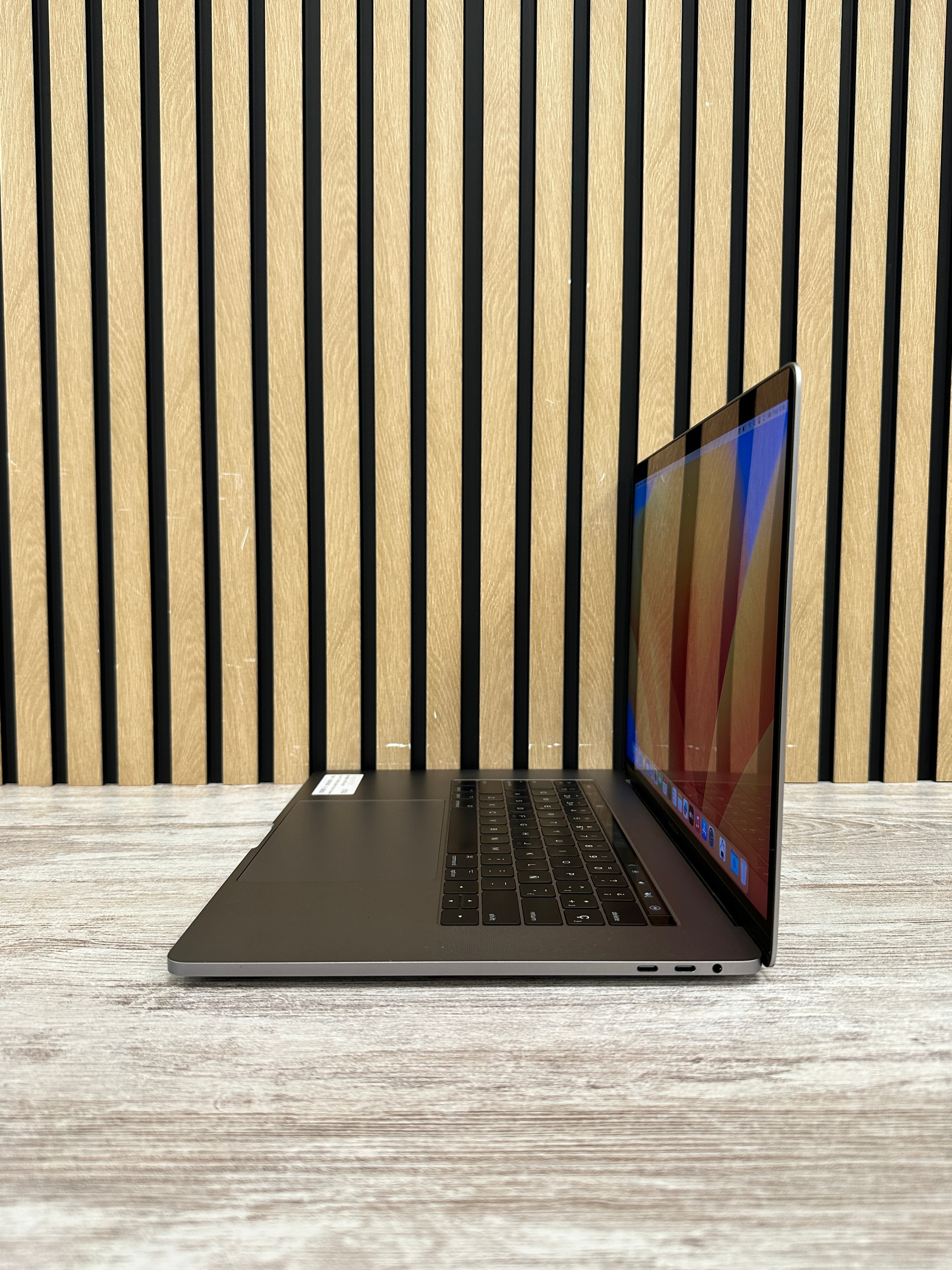MacBook Pro 15" 2017 i7 16gb 500gb SSD