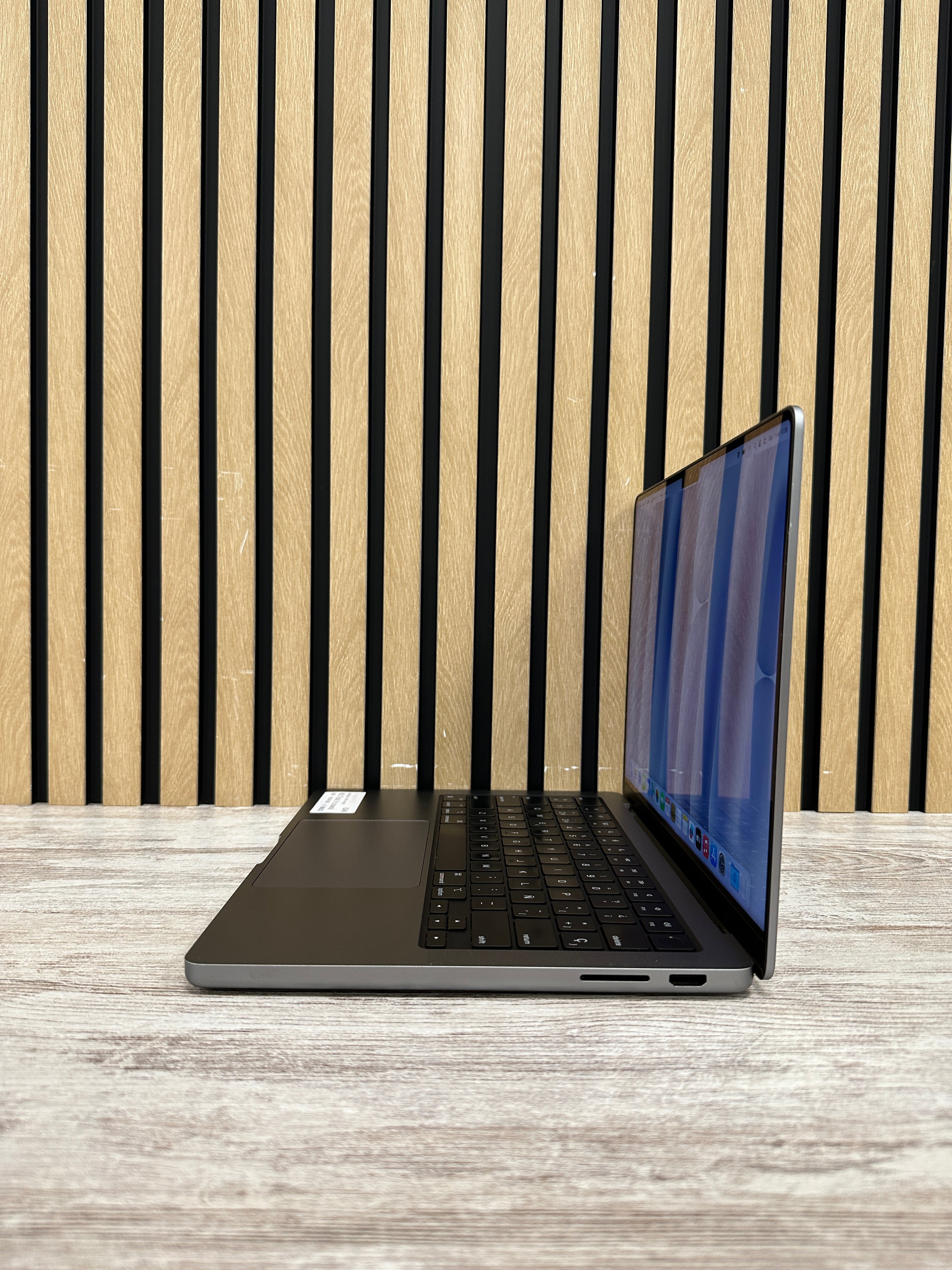 MacBook Pro 14" 2023 M3 8gb 500gb SSD