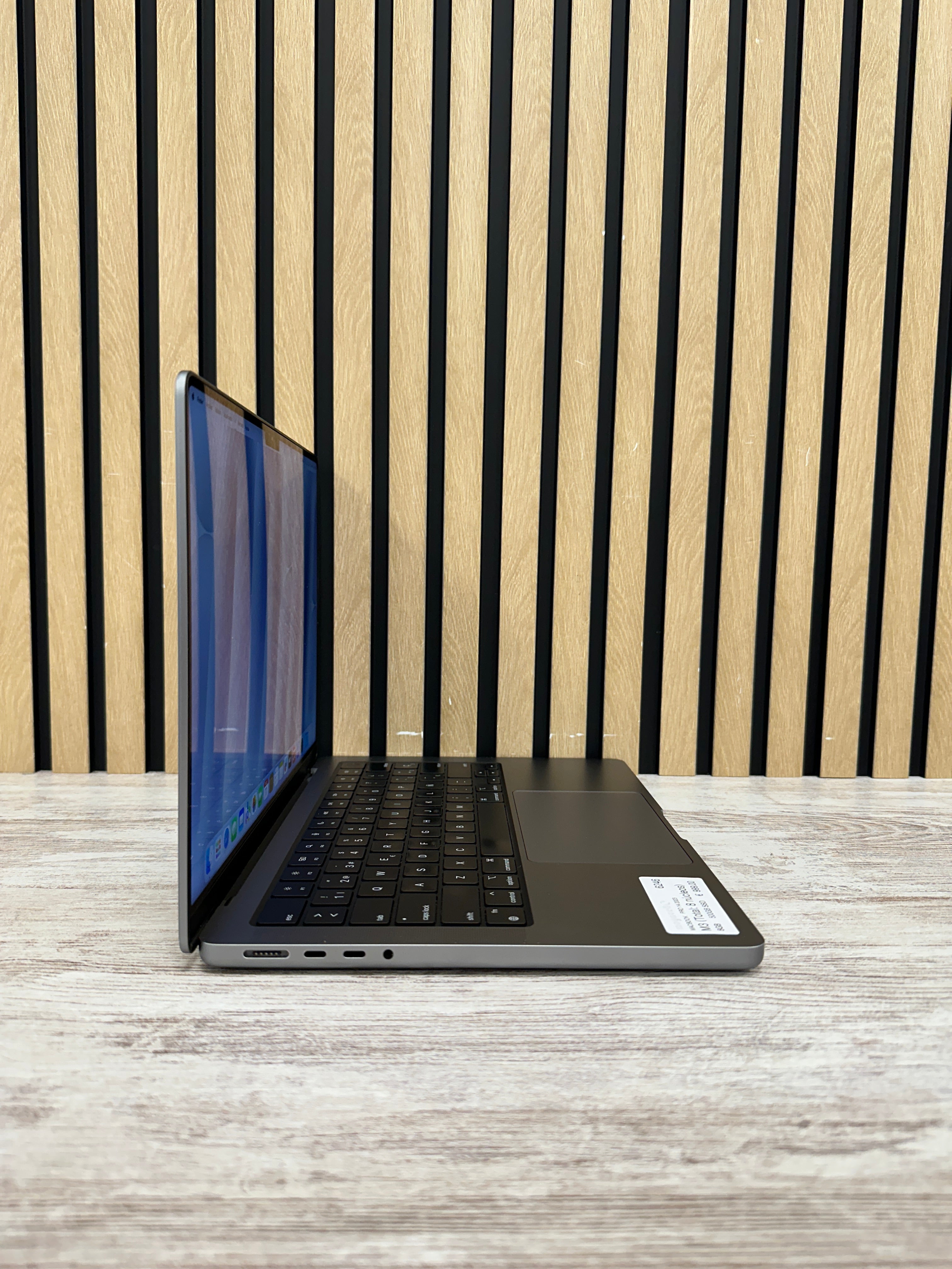 MacBook Pro 14" 2023 M3 8gb 500gb SSD