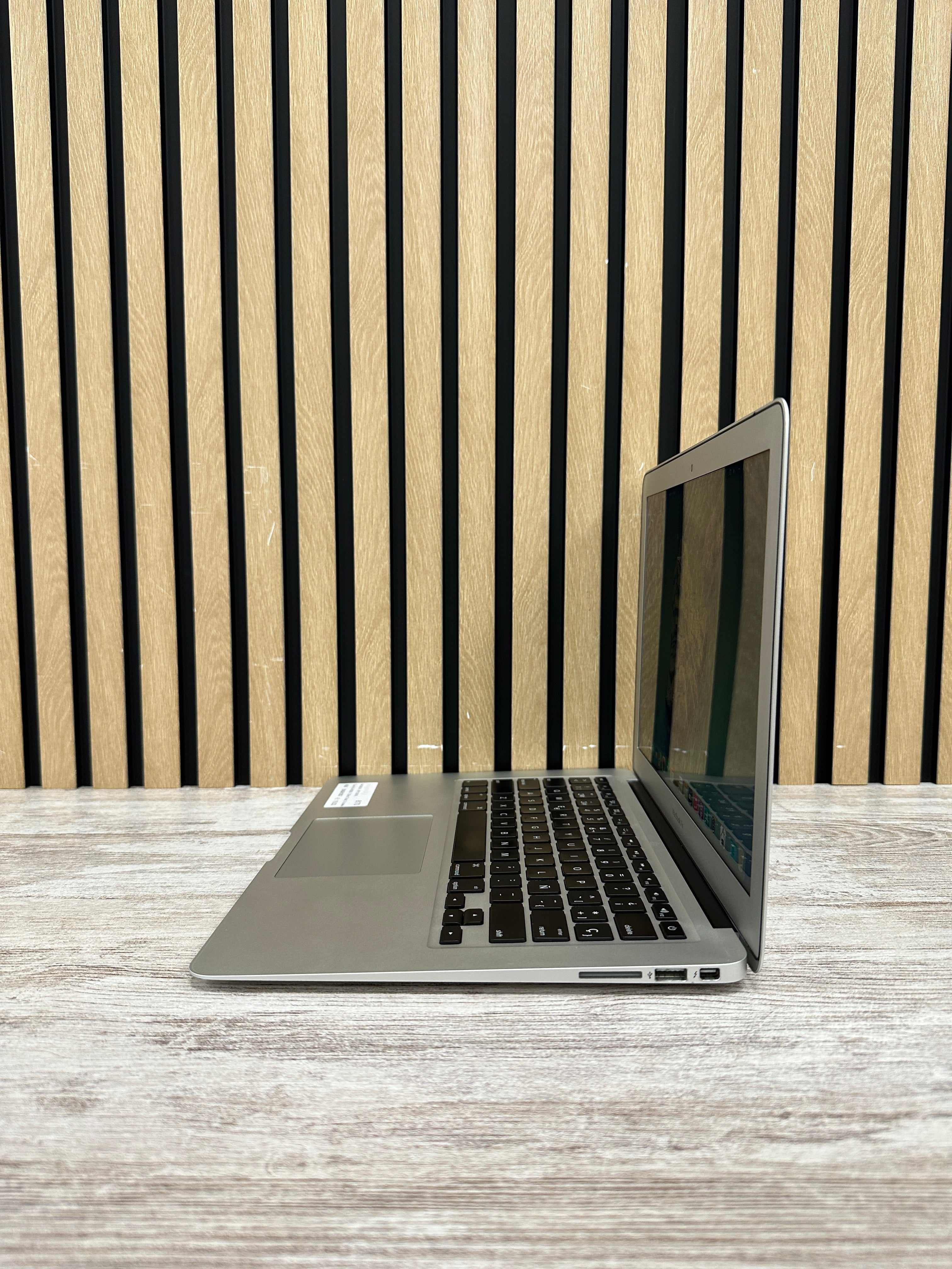 MacBook Air 13" 2013 i5 4gb 256gb SSD