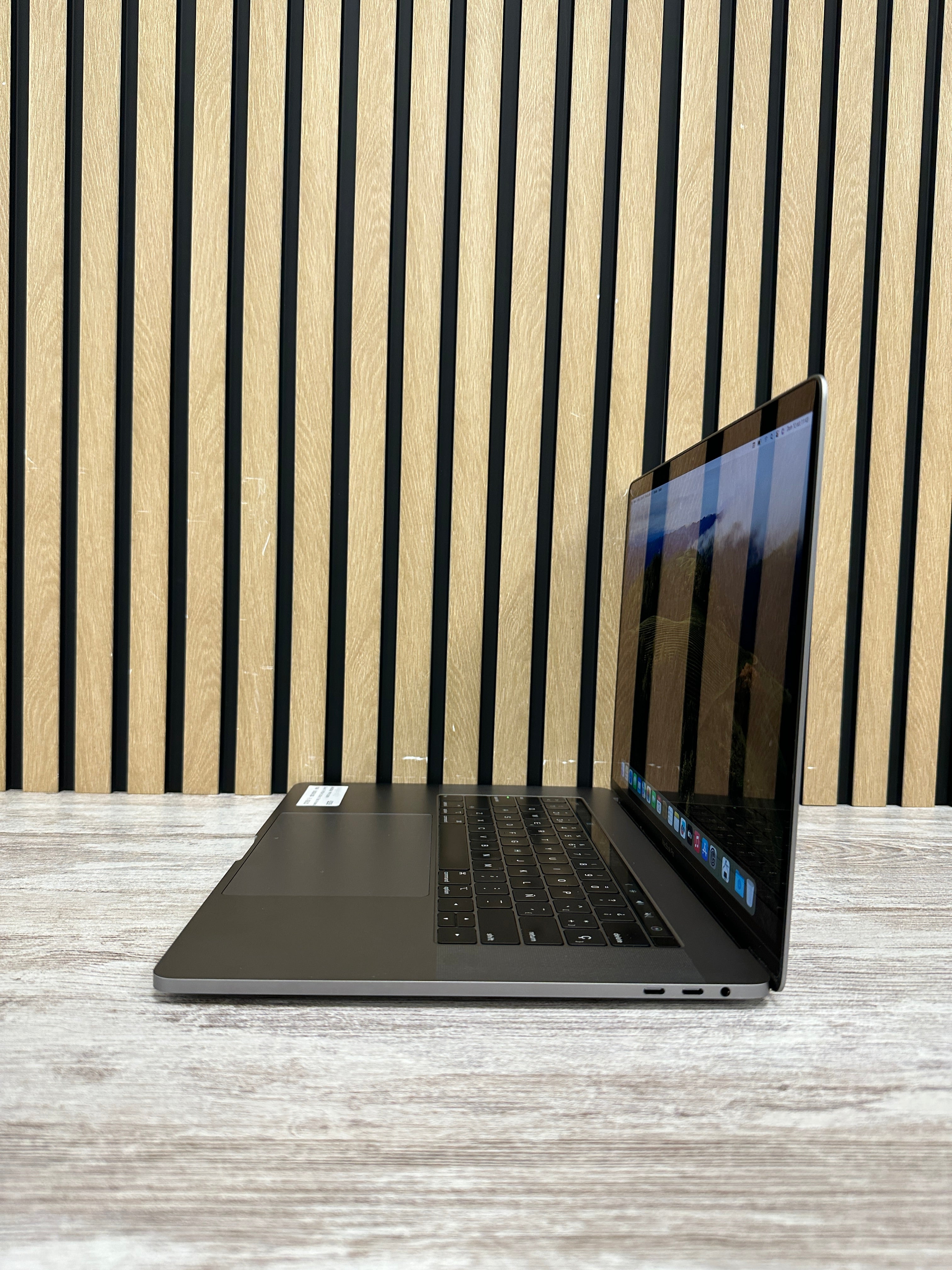 MacBook Pro 15" 2019 i7 16gb 500gb SSD