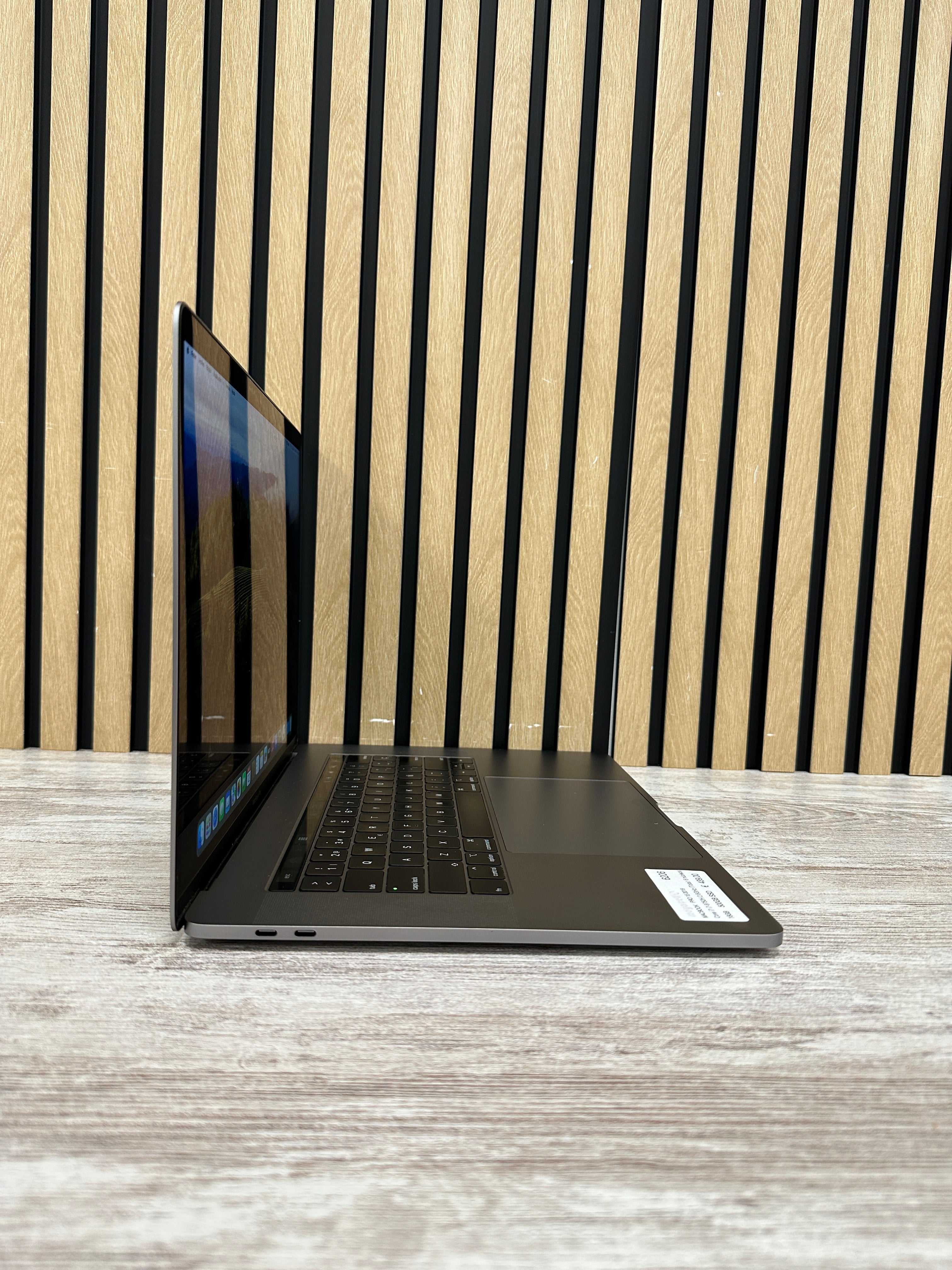 MacBook Pro 15" 2019 i7 16gb 500gb SSD