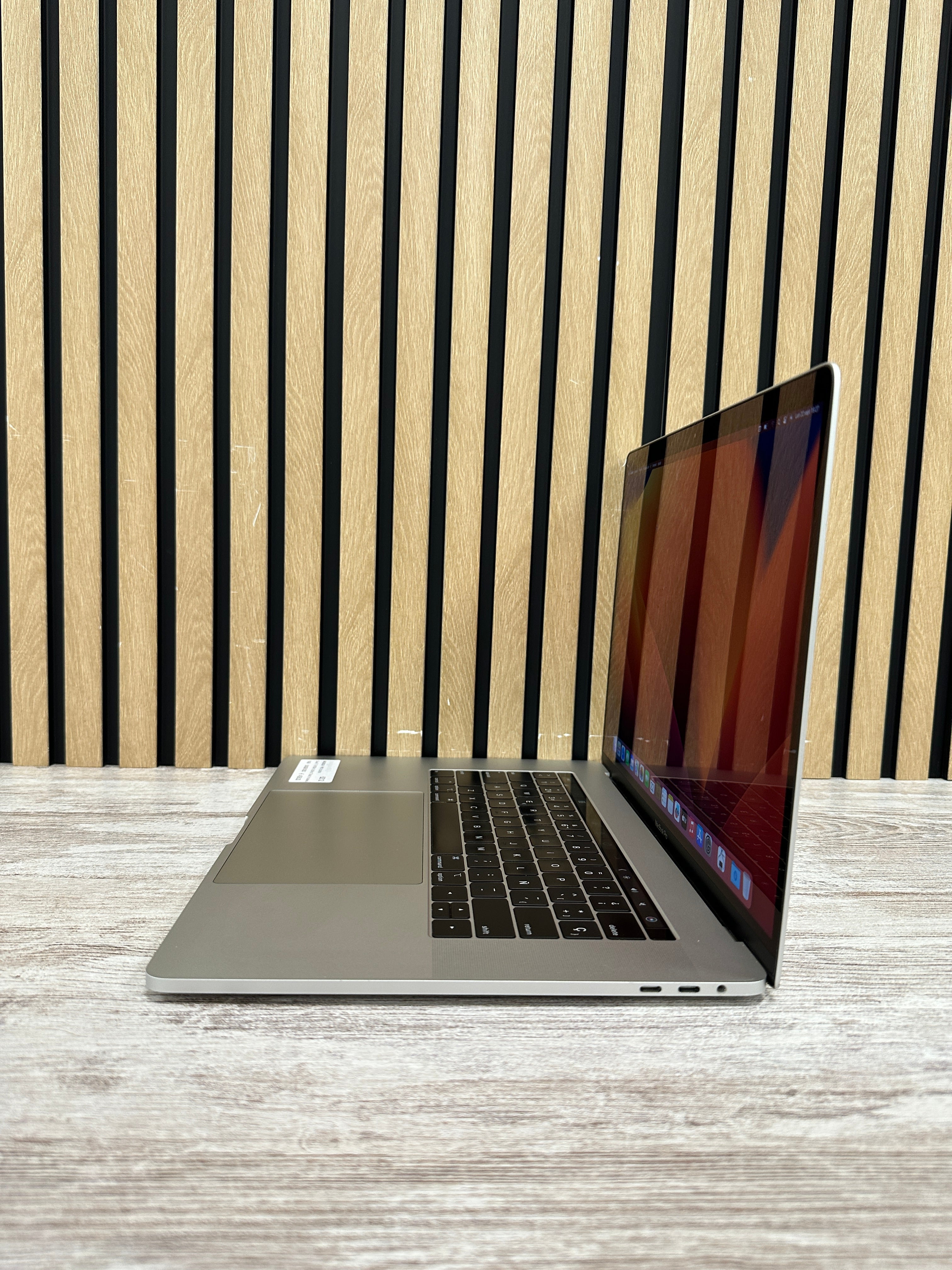 MacBook Pro 15" 2019 i7 16gb 500gb SSD