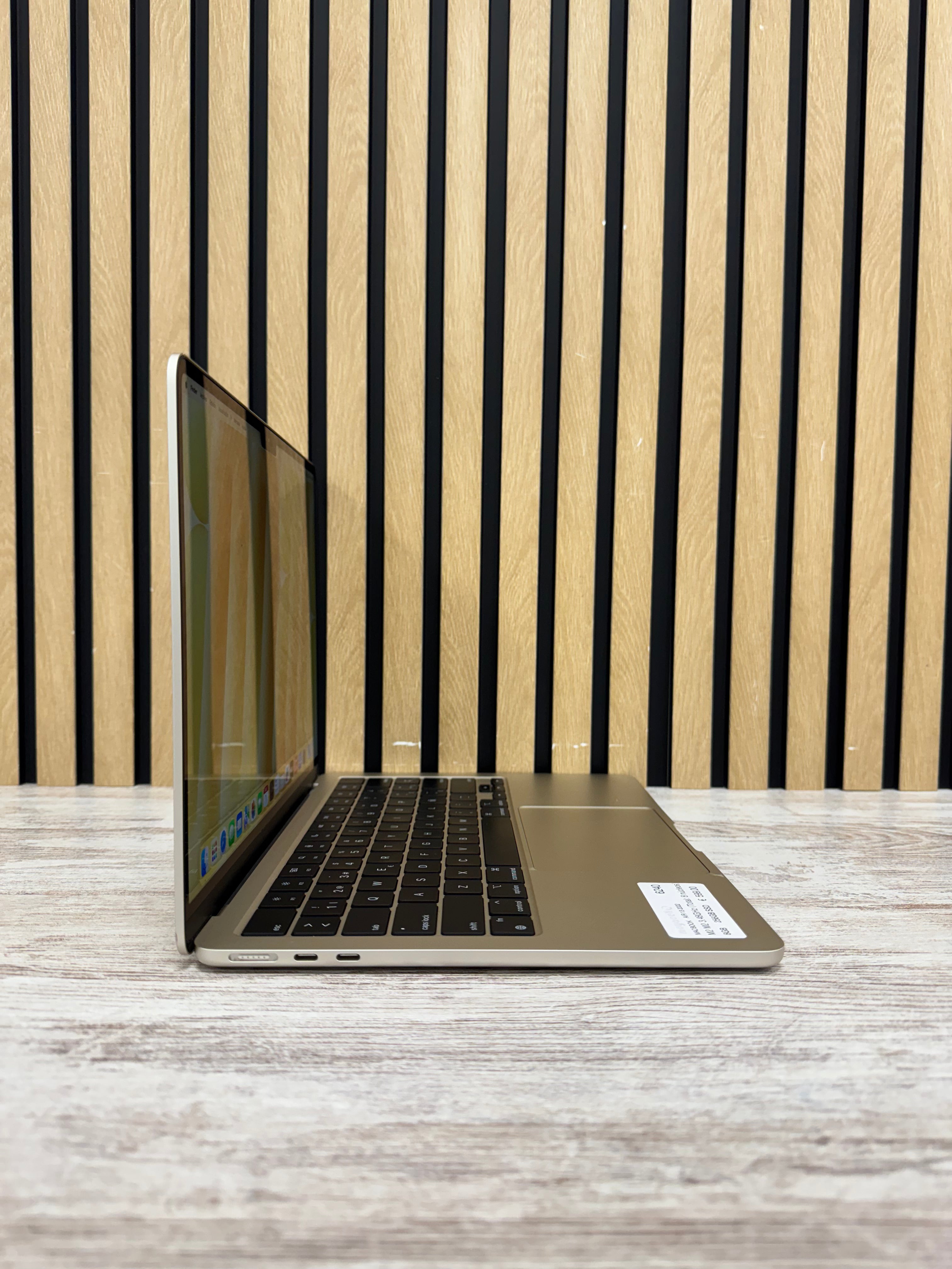 MacBook Air 13" 2022 M2 8gb 256gb SSD