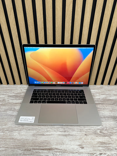 MacBook Pro 15" 2017 i7 16gb 500gb SSD