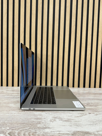 MacBook Pro 15" 2017 i7 16gb 1tb SSD