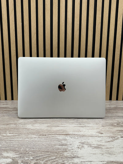 MacBook Pro 15" 2017 i7 16gb 500gb SSD