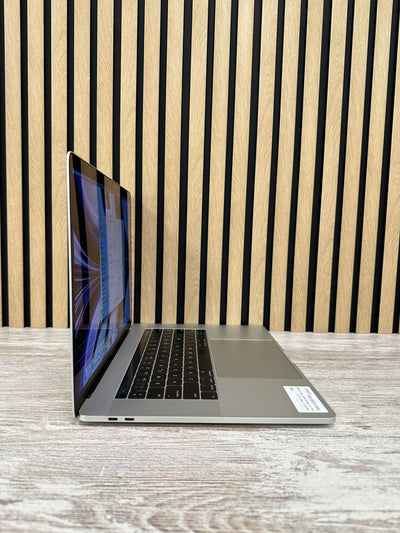 MacBook Pro 15" 2017 i7 16gb 500gb SSD