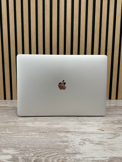 MacBook Pro 15" 2017 i7 16gb 500gb SSD