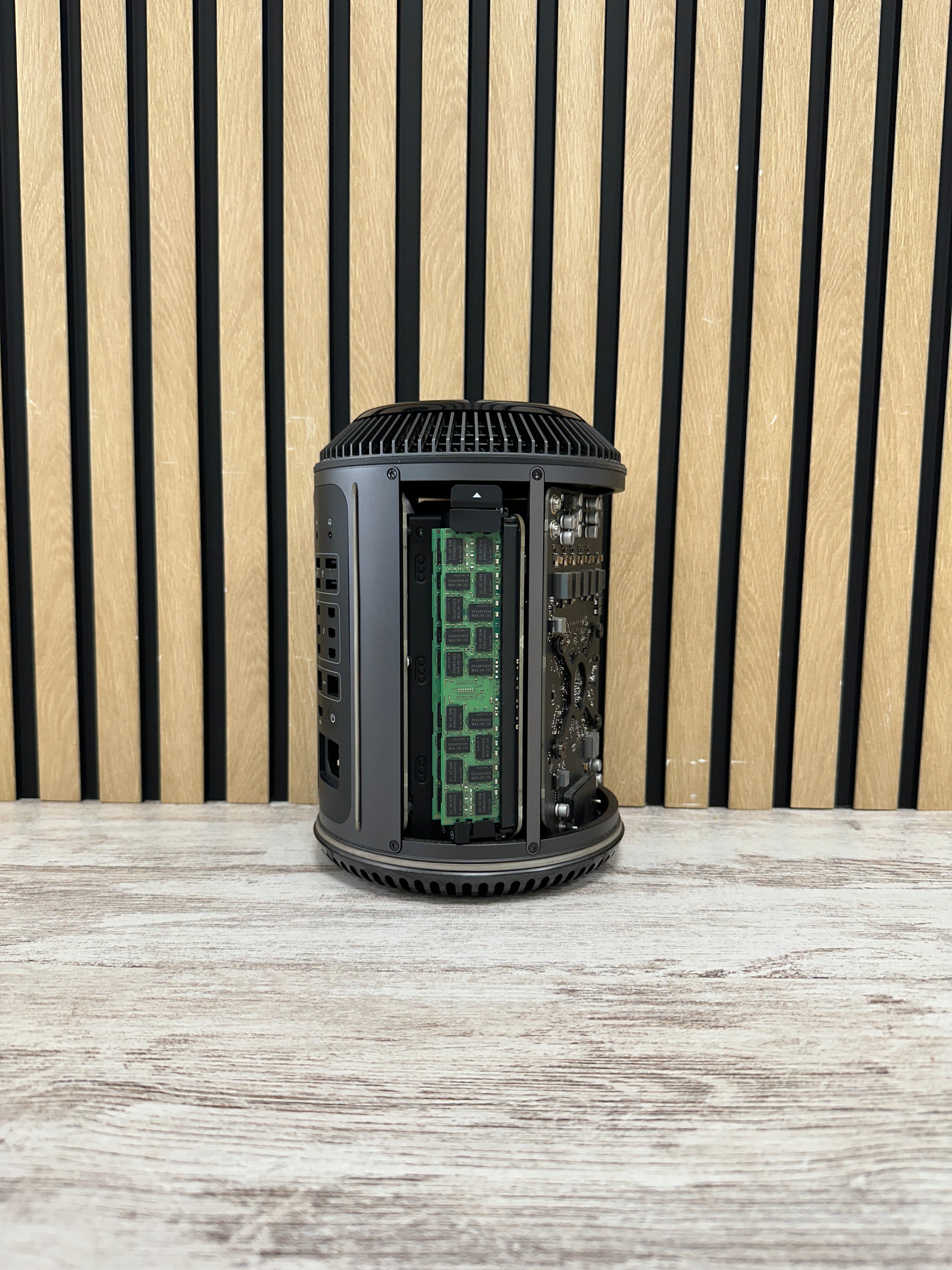 Mac Pro 2013 D300 XEON E5 64gb 500gb SSD - Moyacell