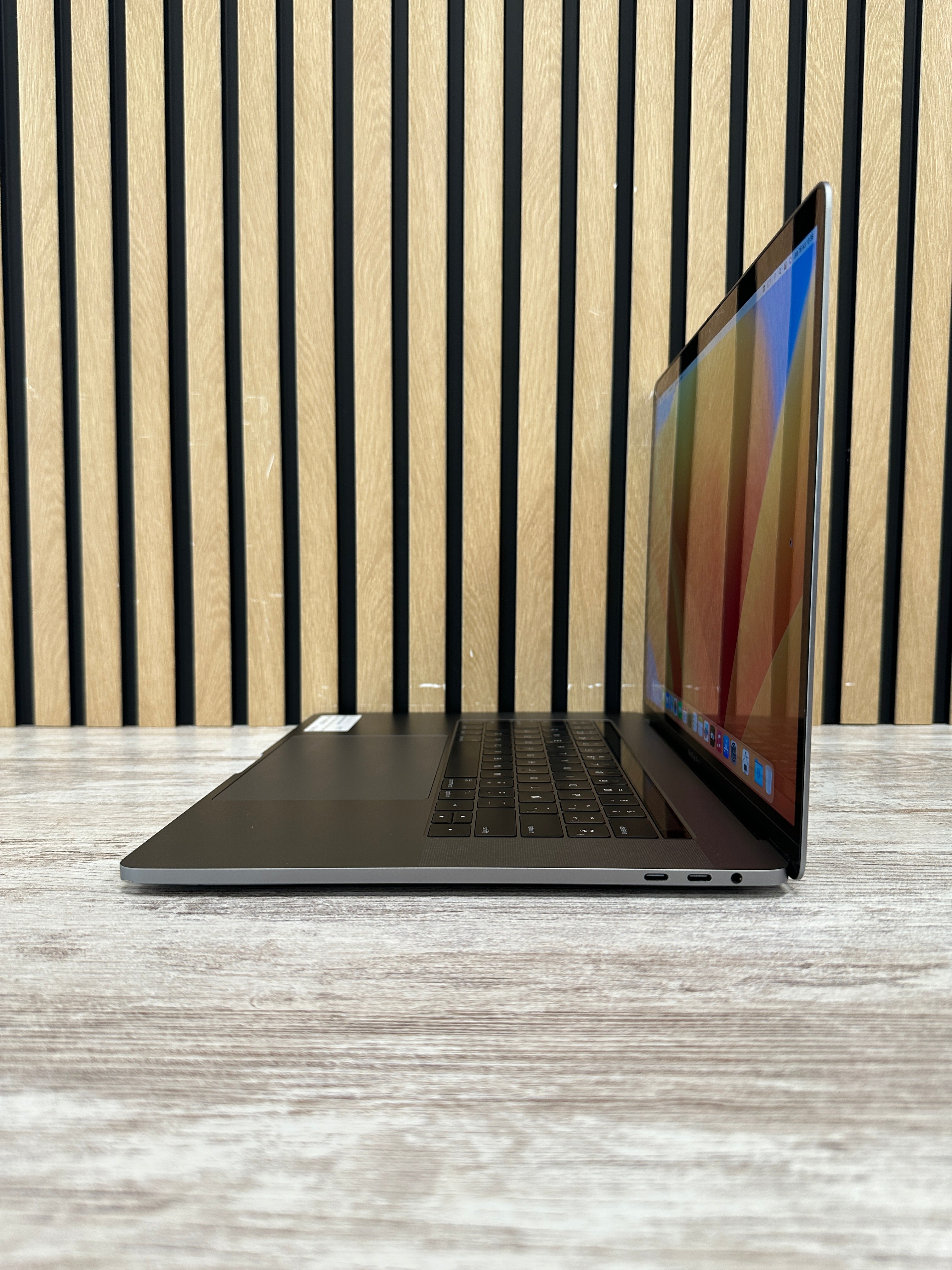 MacBook Pro 15" 2017 i7 16gb 500gb SSD