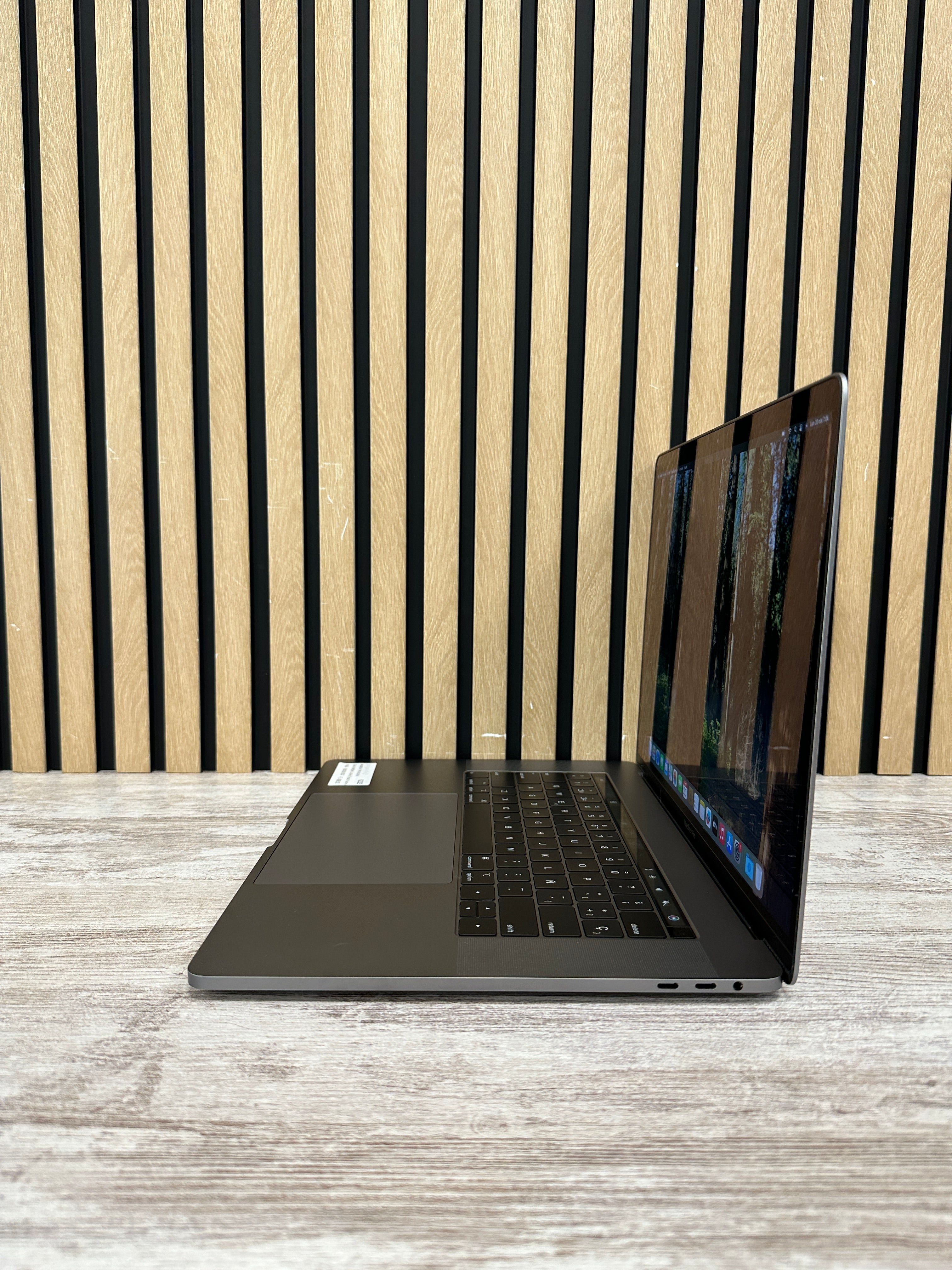 MacBook Pro 15" 2019 i9 16gb 500gb SSD