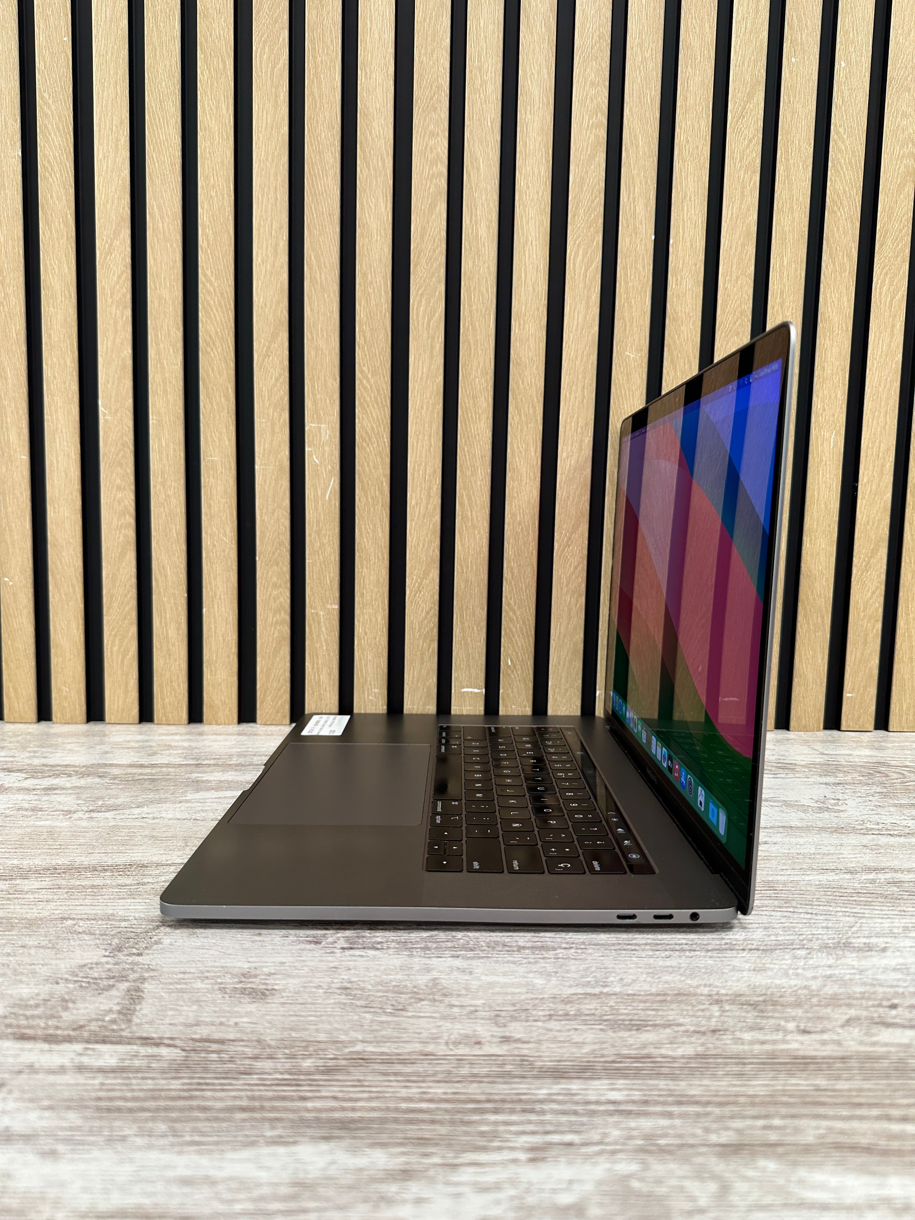 MacBook Pro 15" 2018 i7 16gb 500gb SSD