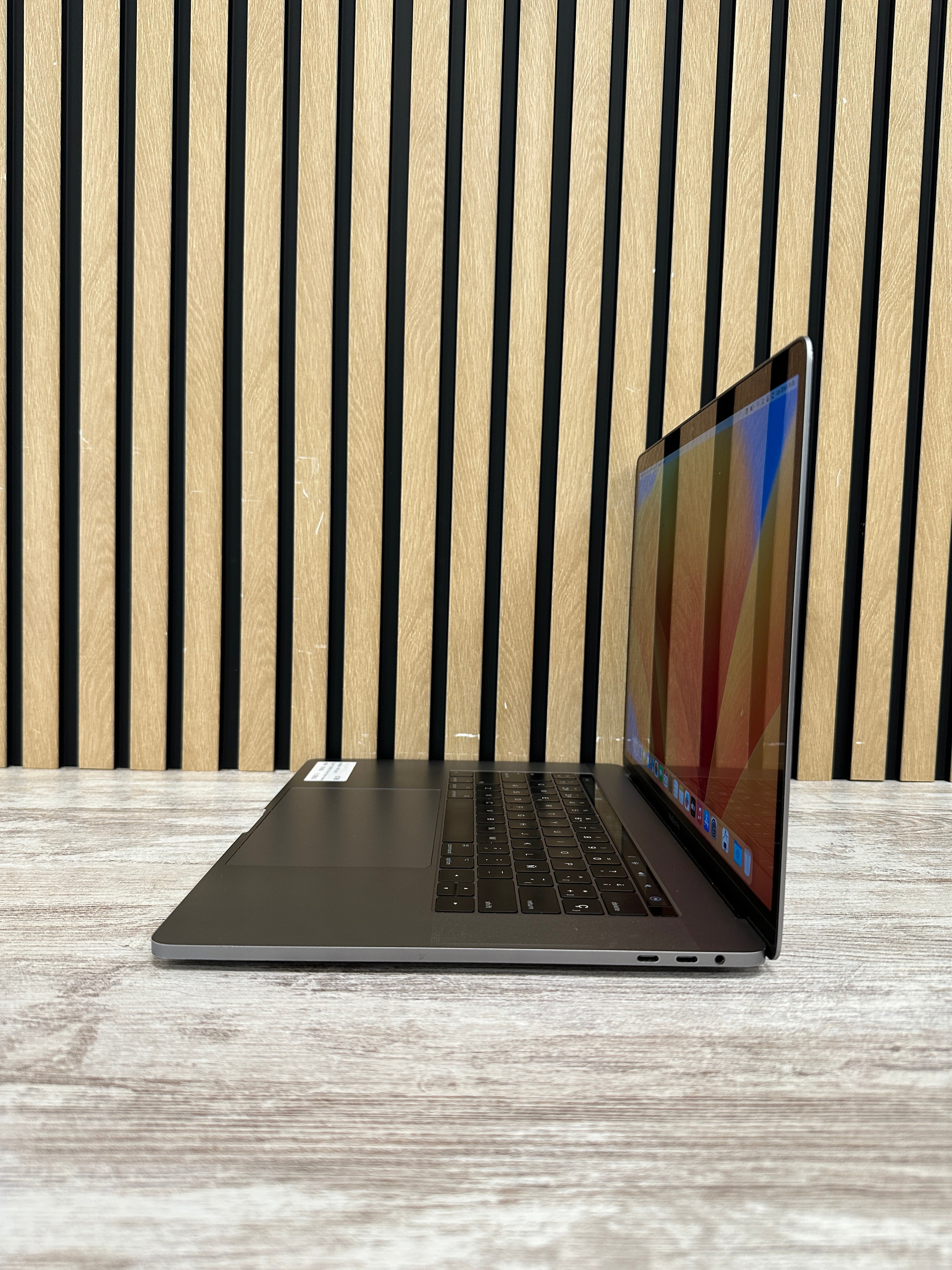 MacBook Pro 15" 2017 i7 16gb 1tb SSD