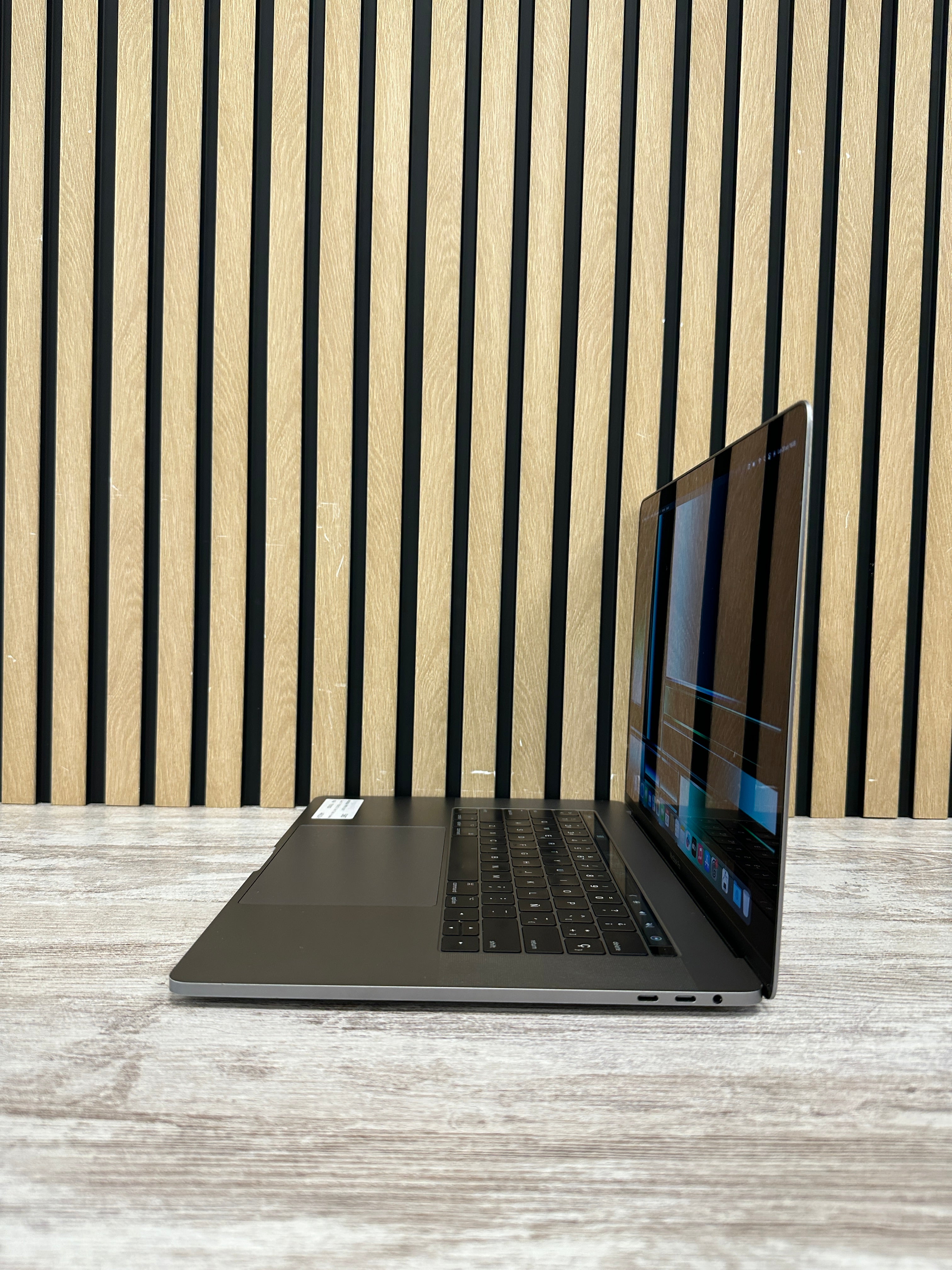 MacBook Pro 15" 2017 i7 16gb 1tb SSD