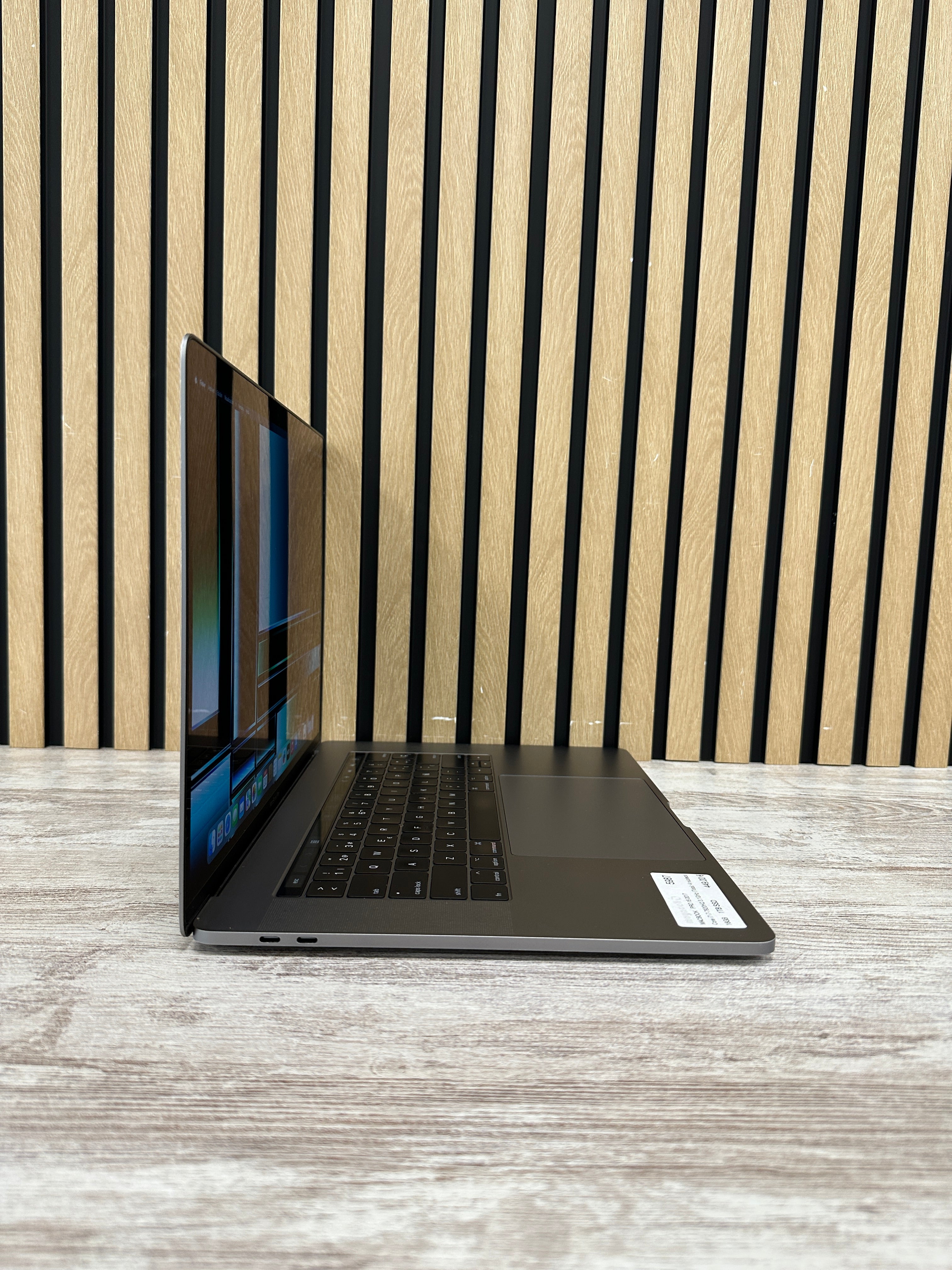 MacBook Pro 15" 2017 i7 16gb 1tb SSD