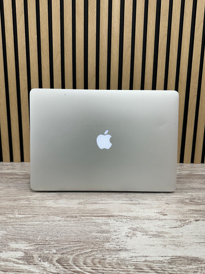 MacBook Pro 15" 2015 i7 16gb 250gb SSD