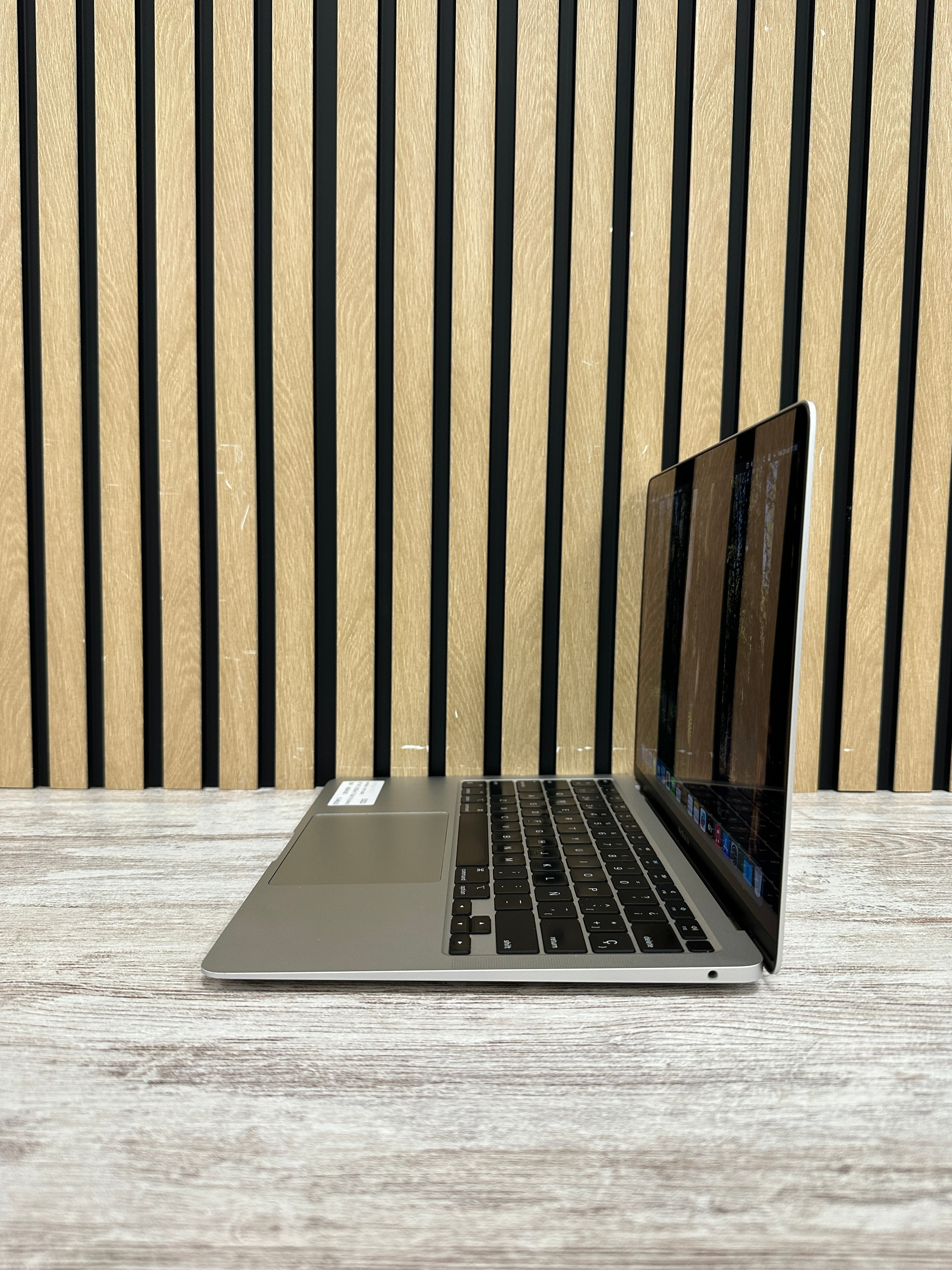 MacBook Air 13" 2020 M1 8gb 256gb SSD