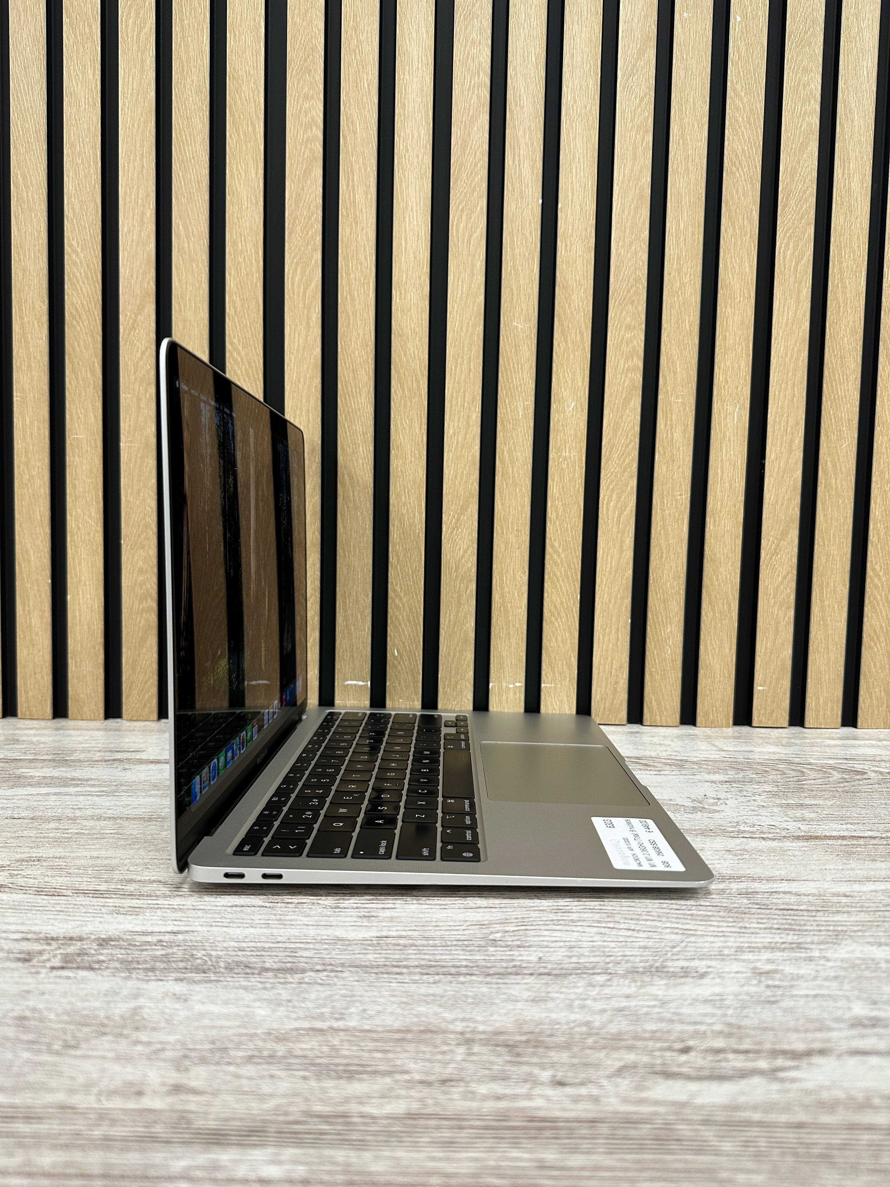 MacBook Air 13" 2020 M1 8gb 256gb SSD