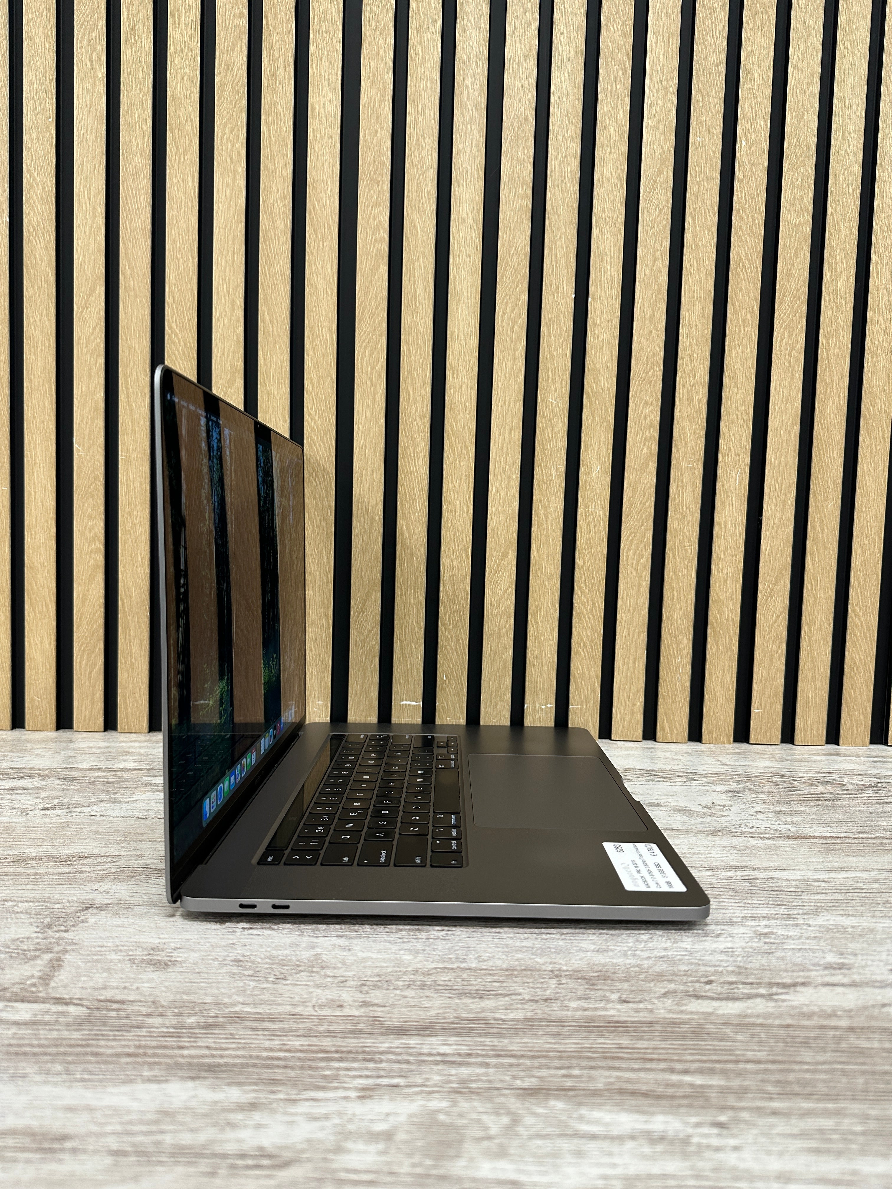 MacBook Pro 16" 2019 i7 16gb 512gb SSD