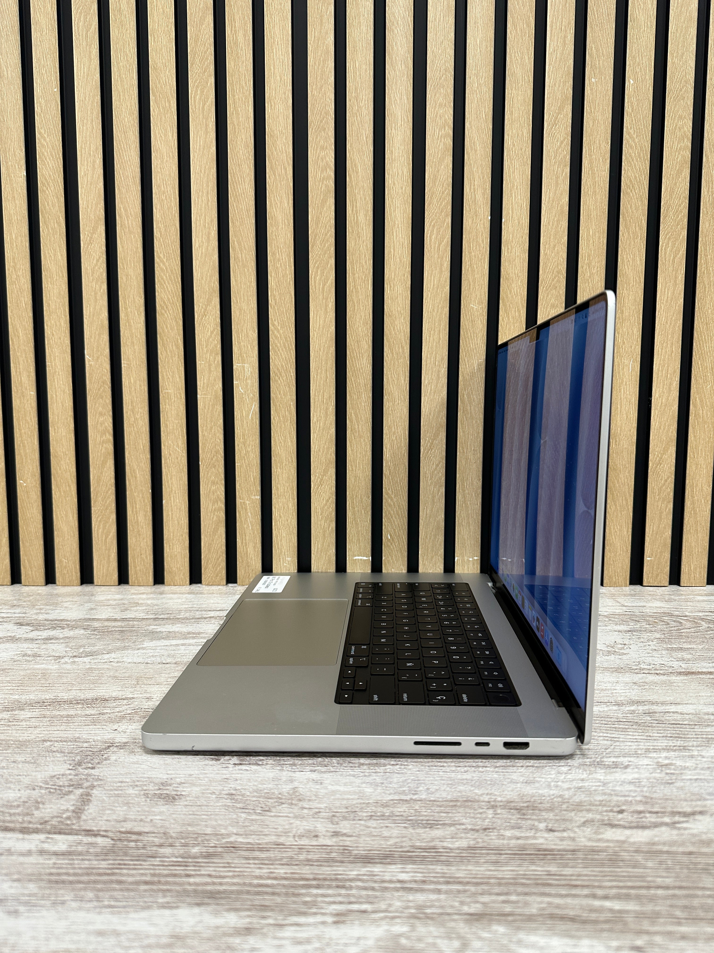 MacBook Pro 16" 2021 M1 PRO 16gb 512gb SSD