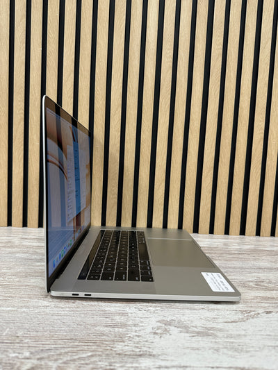 MacBook Pro 15" 2017 i7 16gb 1tb SSD