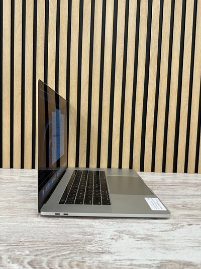 MacBook Pro 15" 2018 i7 16gb 512gb SSD