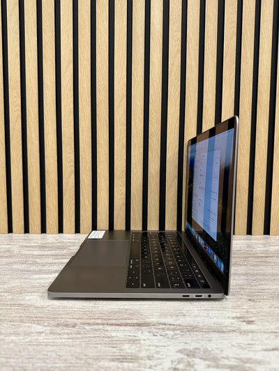 MacBook Pro 13" 2018 TB i5 8gb 250gb SSD