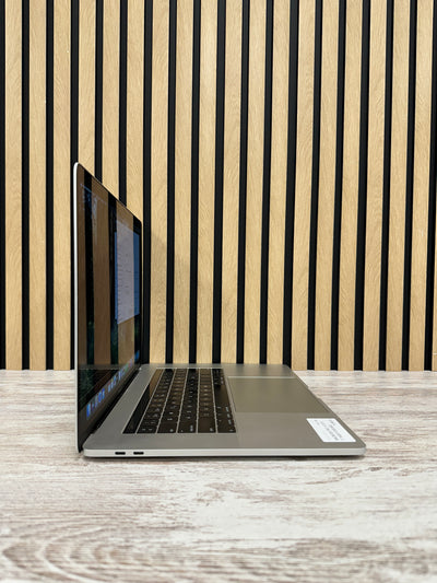 MacBook Pro 15" 2019 i7 16gb 512gb SSD