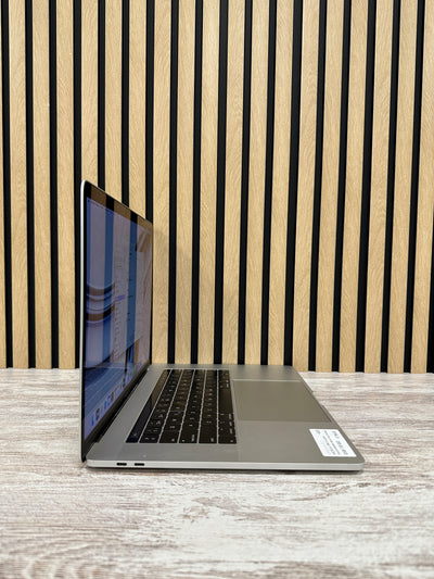 MacBook Pro 15" 2018 i9 32gb 1tb SSD