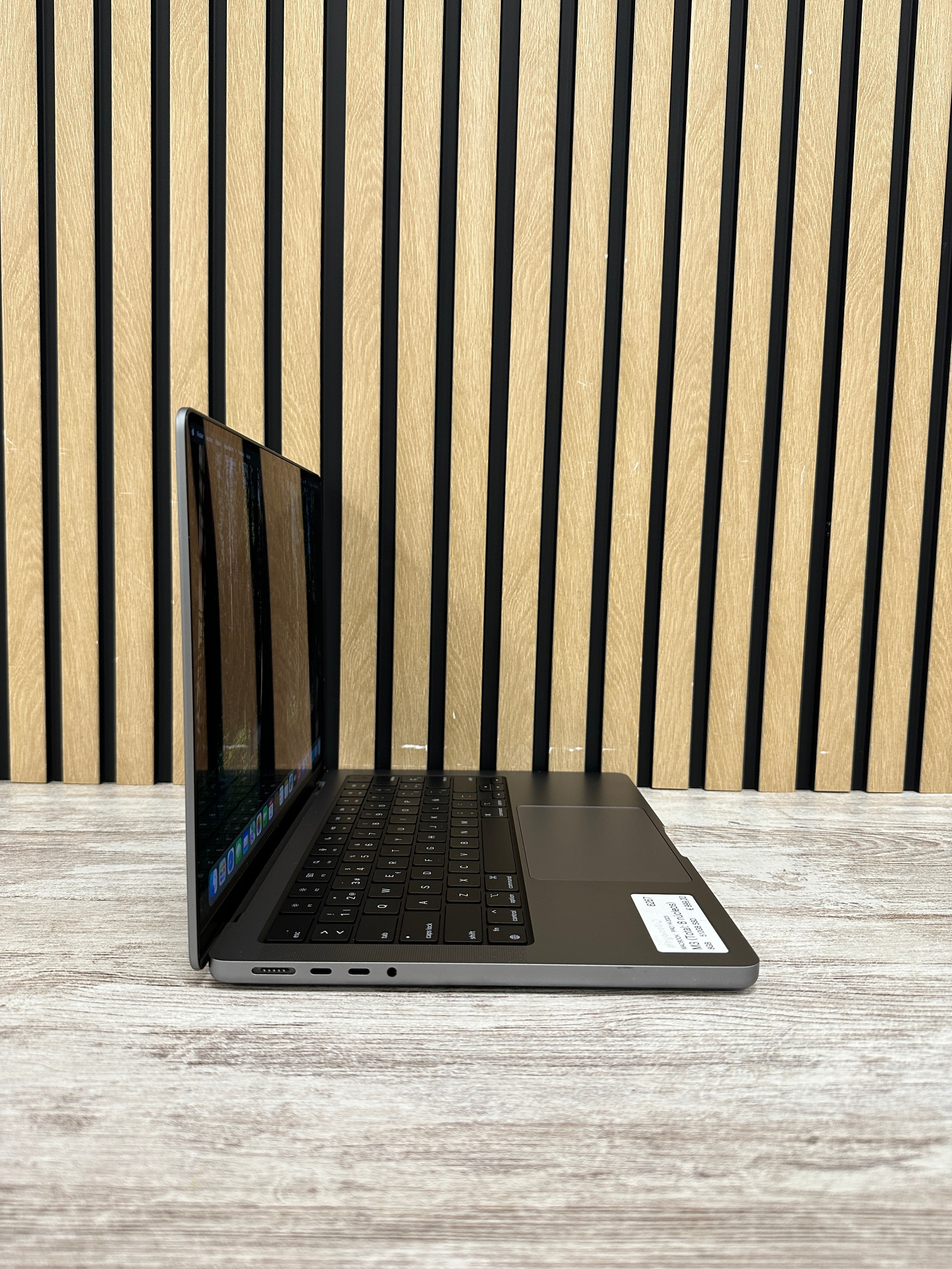 MacBook Pro 14" 2023 M3 8gb 512gb SSD