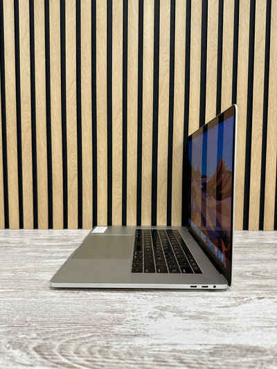 MacBook Pro 15" 2019 i7 16gb 500gb SSD