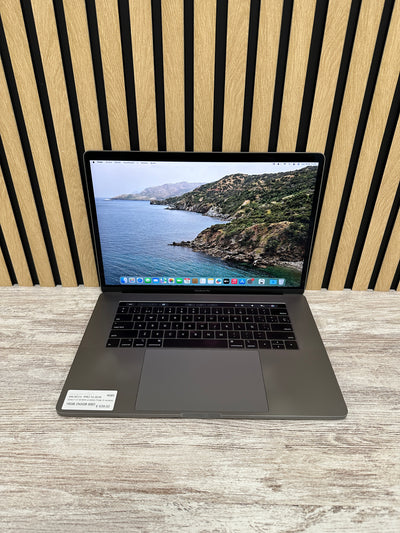 MacBook Pro 15" 2018 i7 16gb 250gb SSD