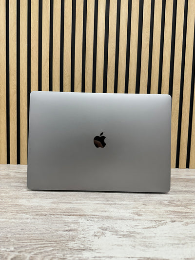 MacBook Pro 15" 2018 i7 16gb 250gb SSD