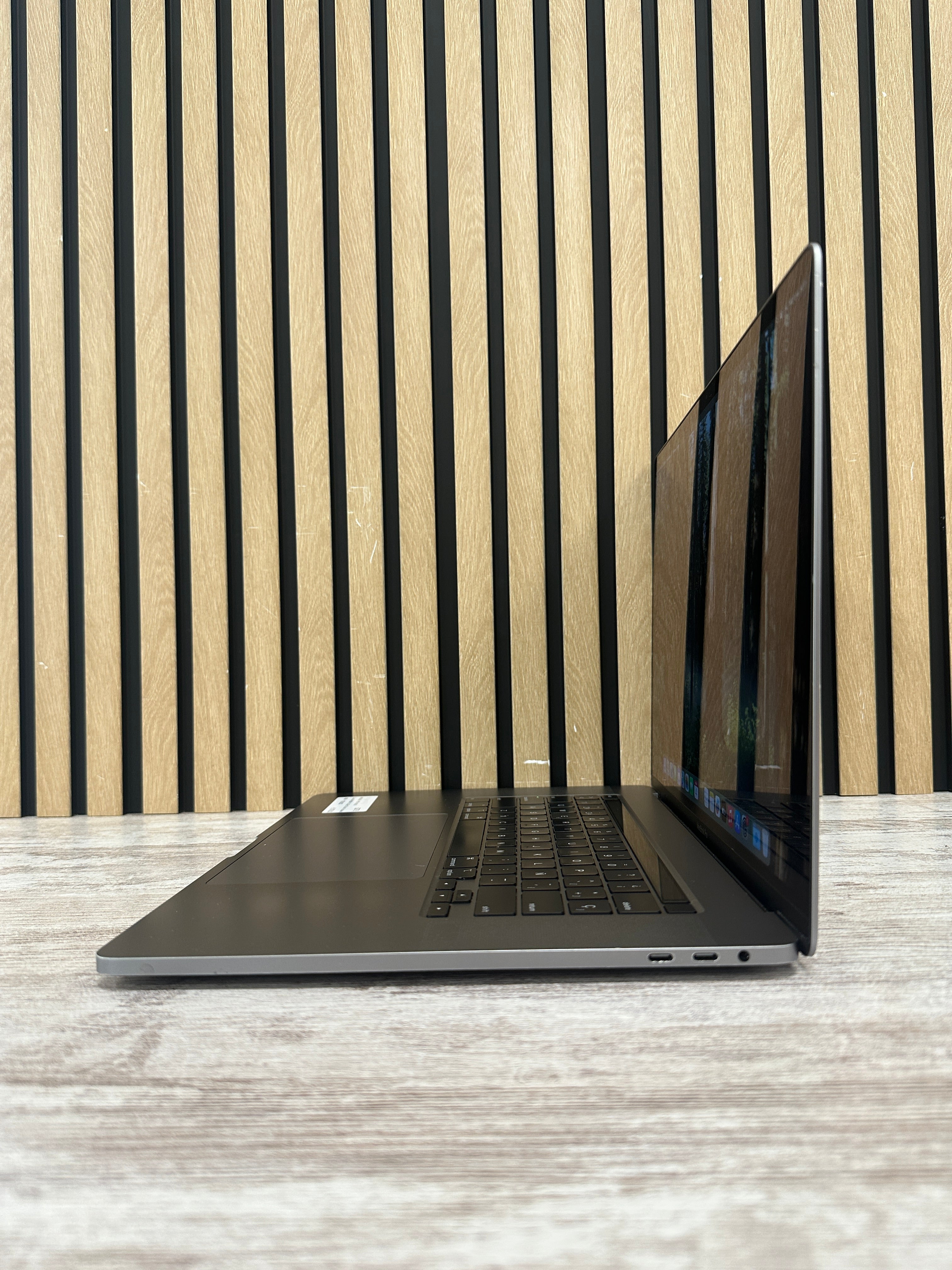 MacBook Pro 16" 2019 i9 16gb 1tb SSD