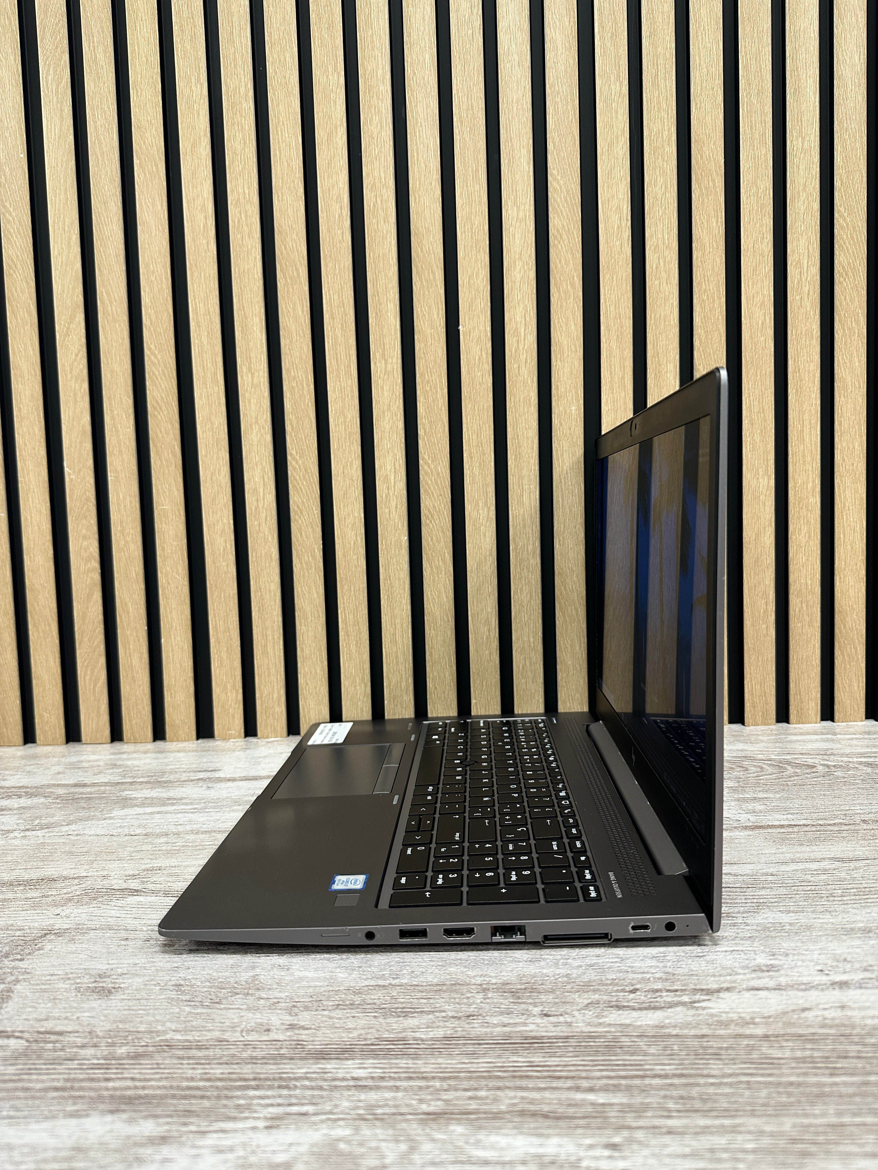 HP ZBOOK 15U (G5) Core i7 i7-8650U 1.9GHz (Total: 4 núcleos) 16GB 512GB SSD 15.6"