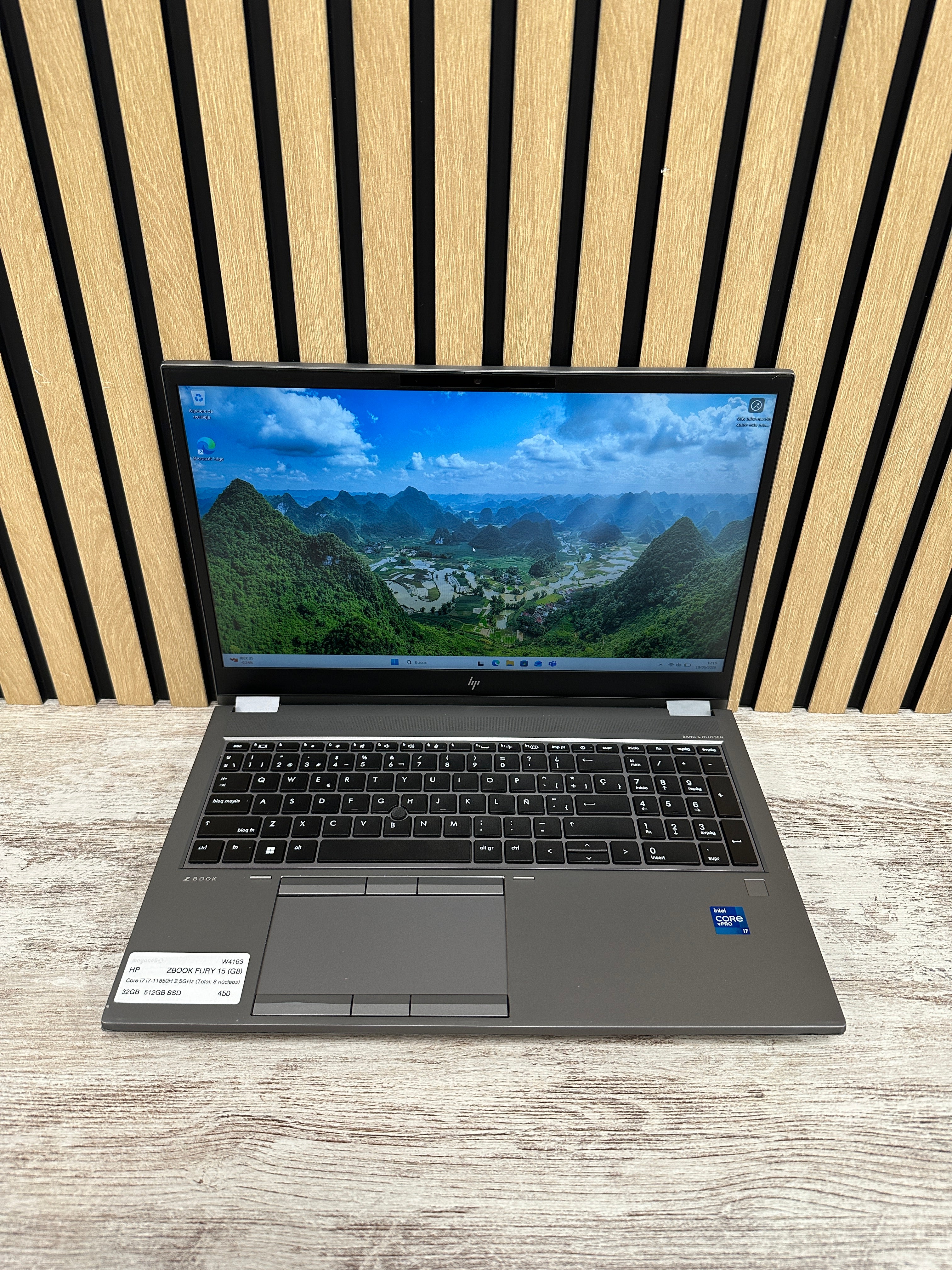 HP ZBOOK FURY 15 (G8) Core i7 i7-11850H 2.5GHz (Total: 8 núcleos) 32GB 512GB SSD 15.6"